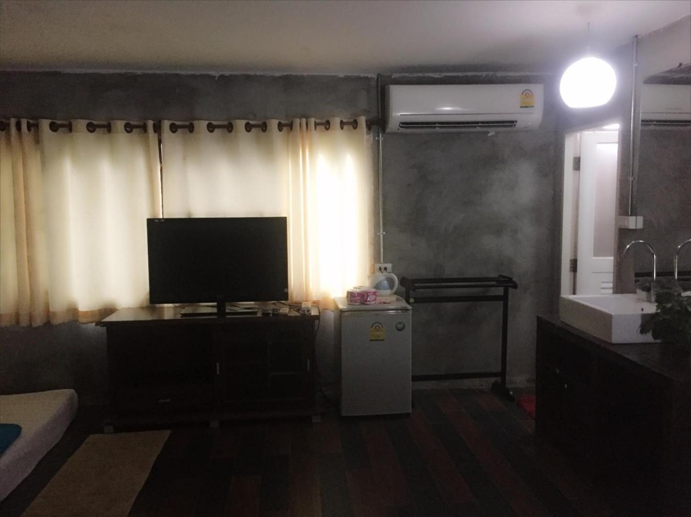 Family Room - Photo 7