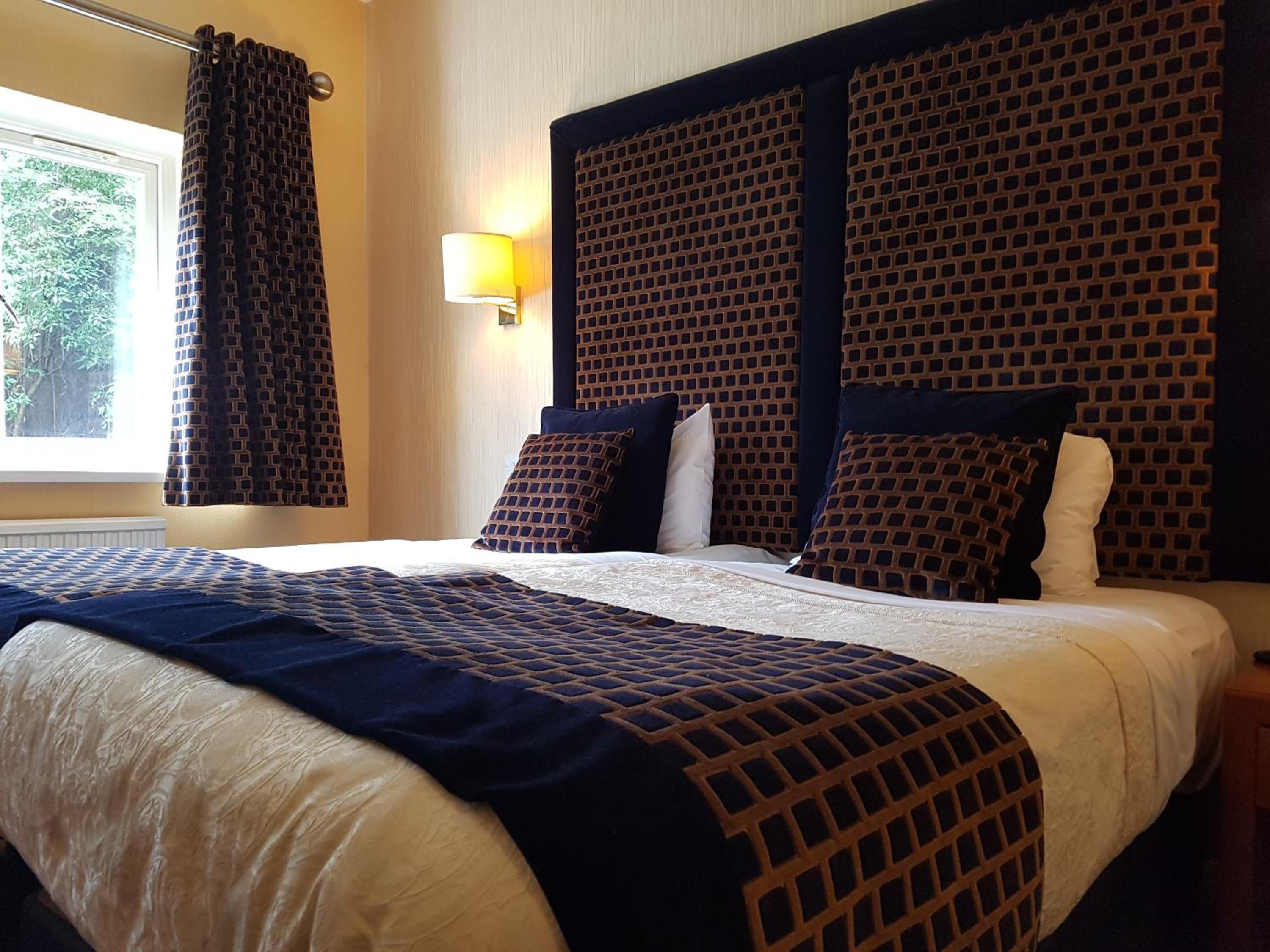 Standard Twin Room - Photo 3