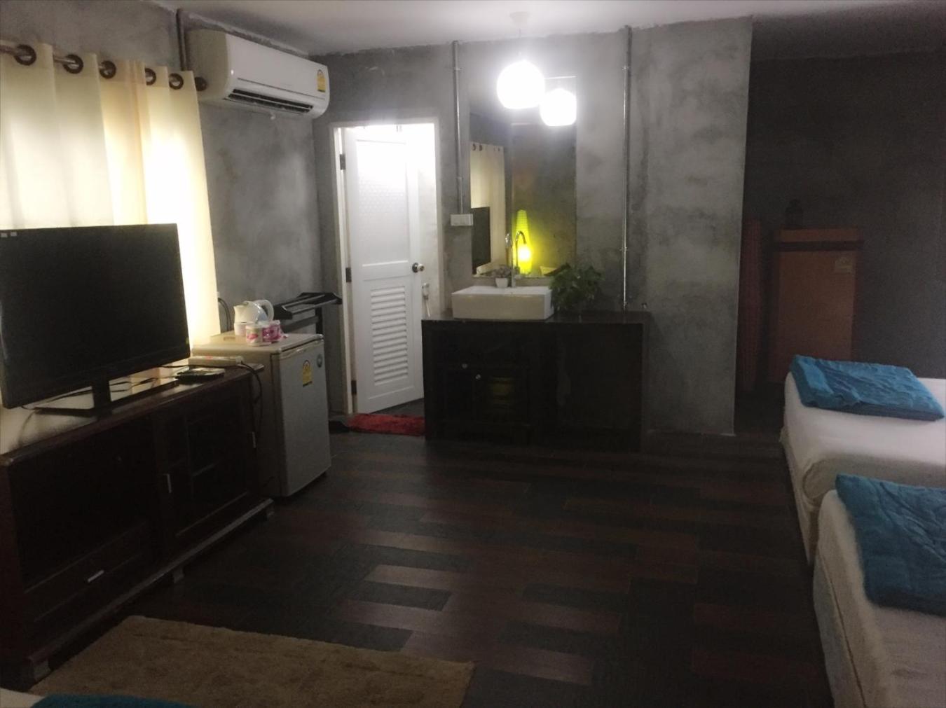 Family Room - Photo 9