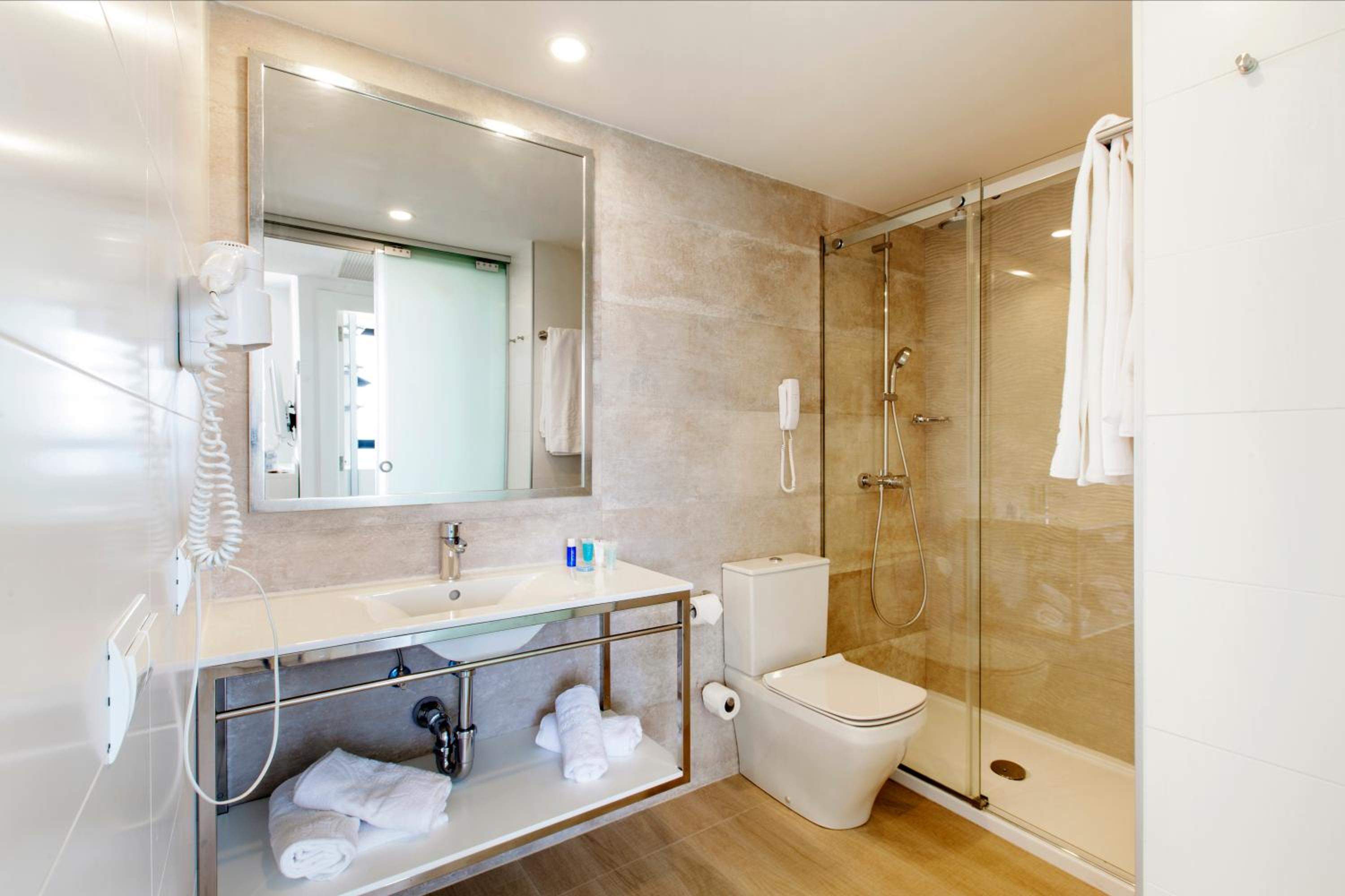 One-Bedroom Apartment - Photo 4