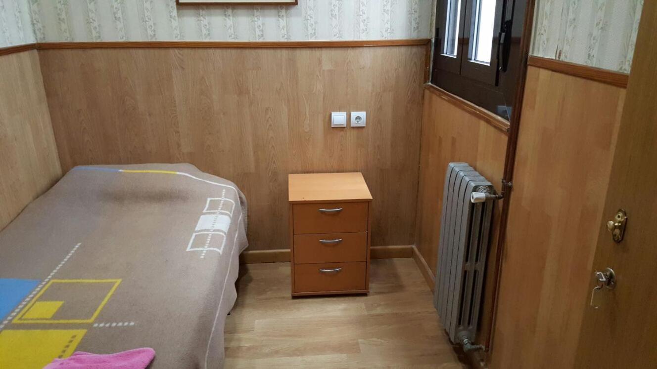 Single Room with Private Bathroom with no views photo 2