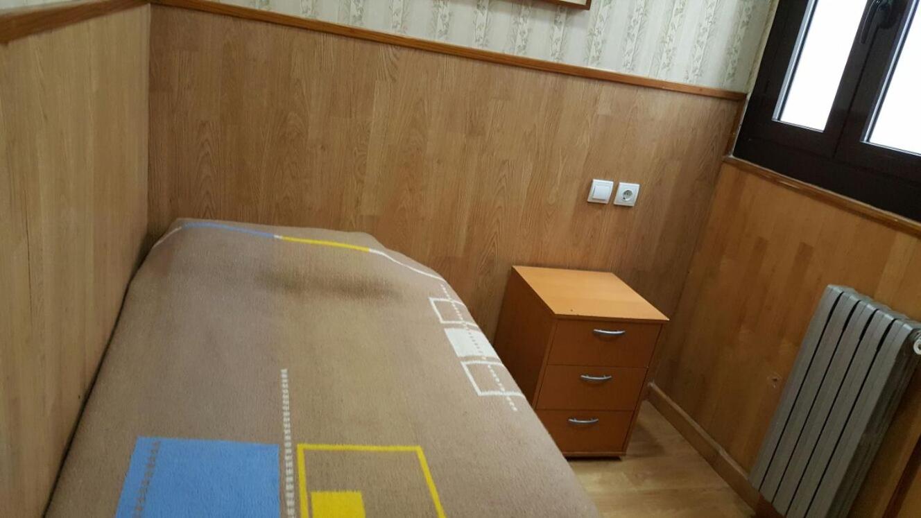 Single Room with Private Bathroom with no views photo 2