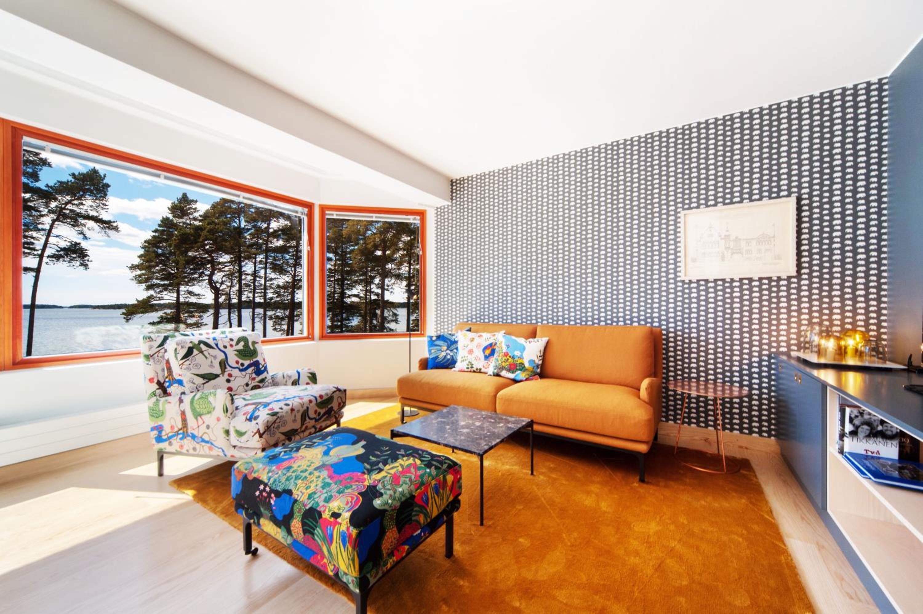 Suite - Photo 1