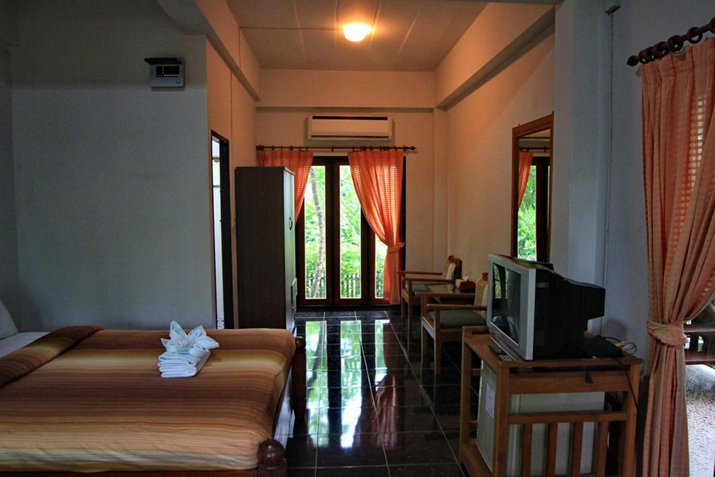 Family Room - Photo 10