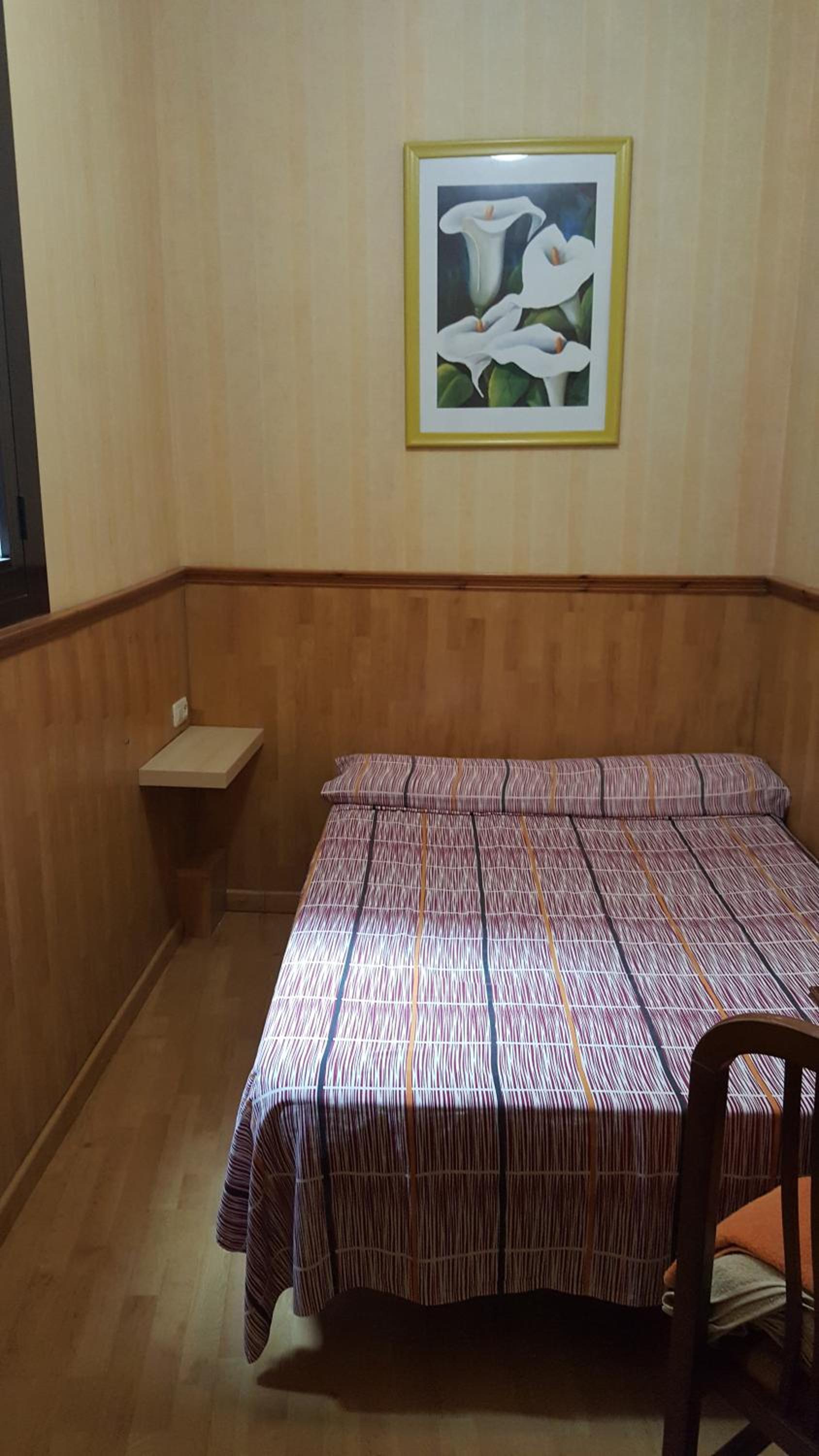 Economy Double Room with Shared Bathroom with no views photo 2