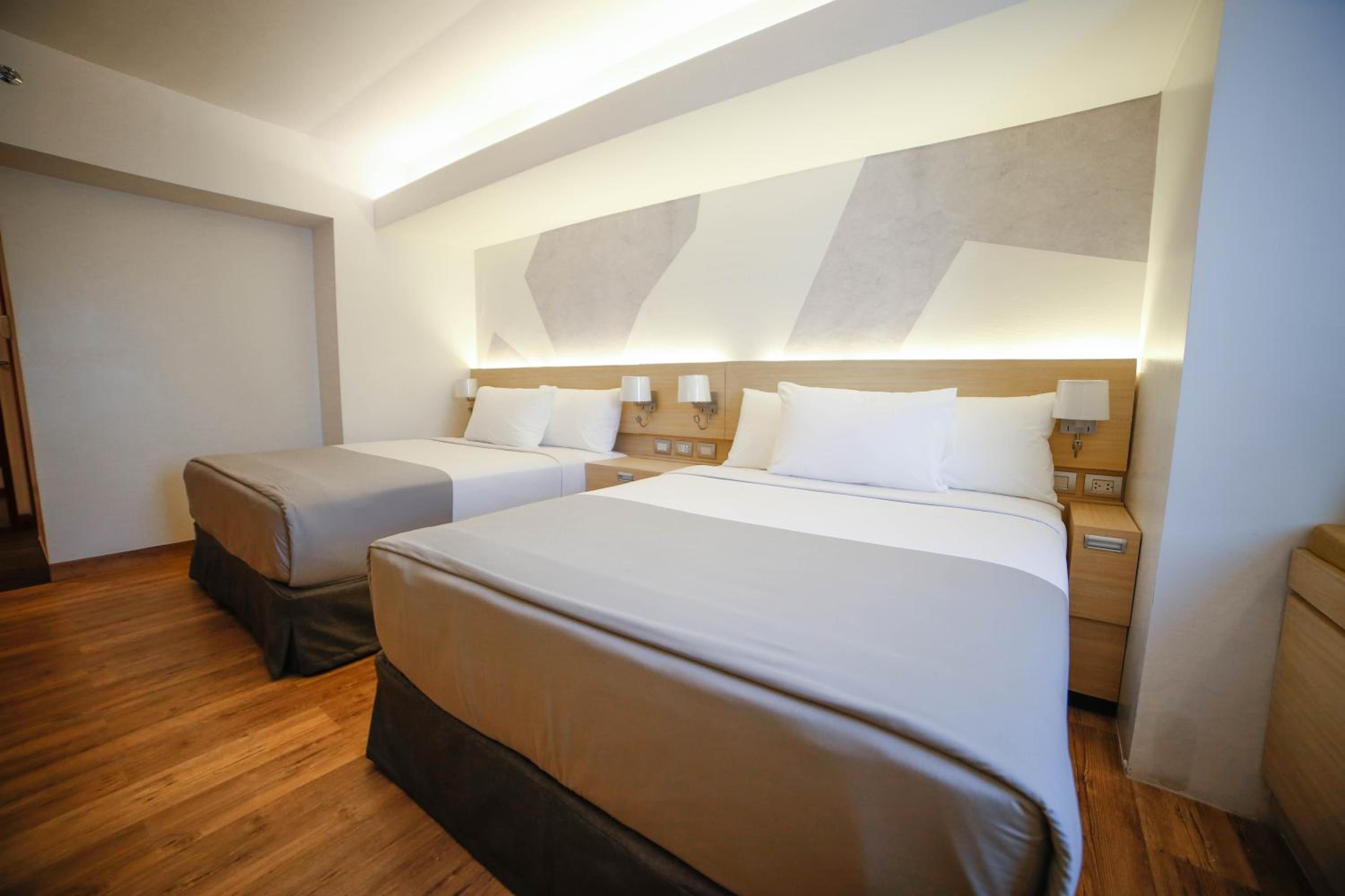 2 Queen Beds Cityscape TRYP Room - Photo 2