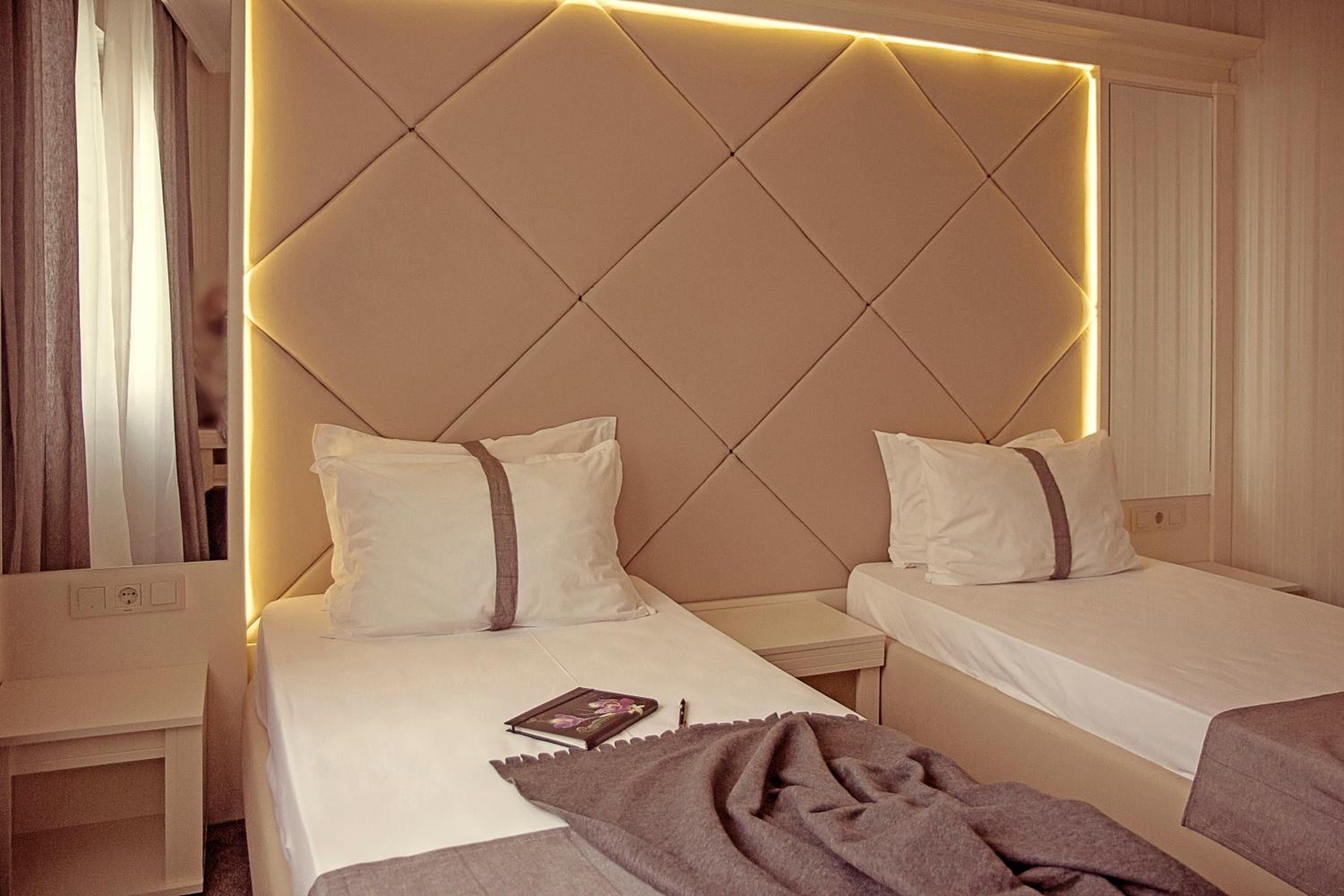 Standard Double or Twin Room with Free Spa Access - Photo 7