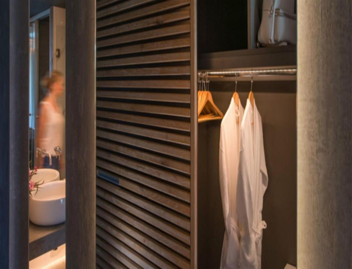 Junior Suite with Private Pool and Sea View - Photo 8