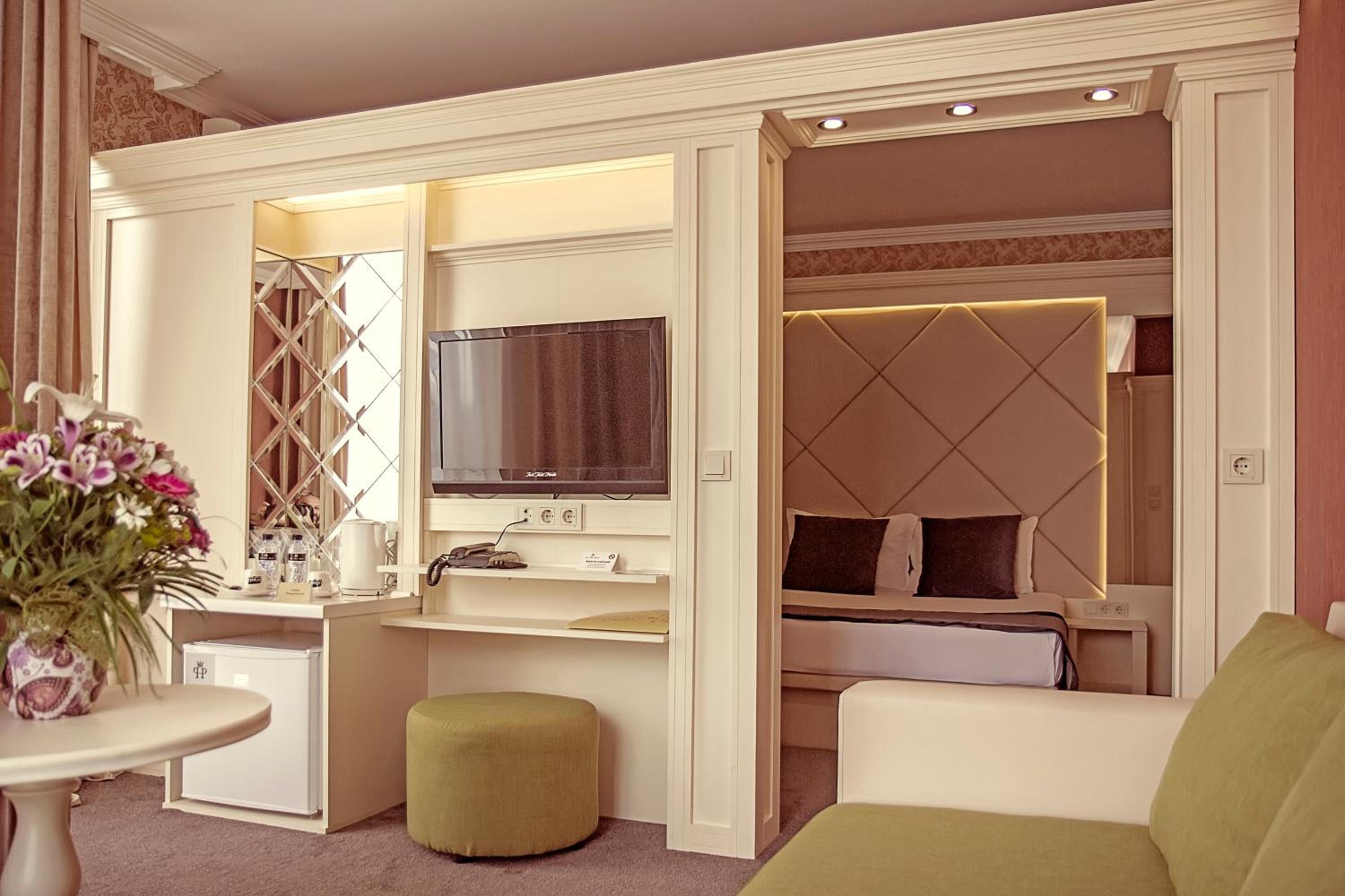 Junior Suite with Free Spa Access - Photo 1