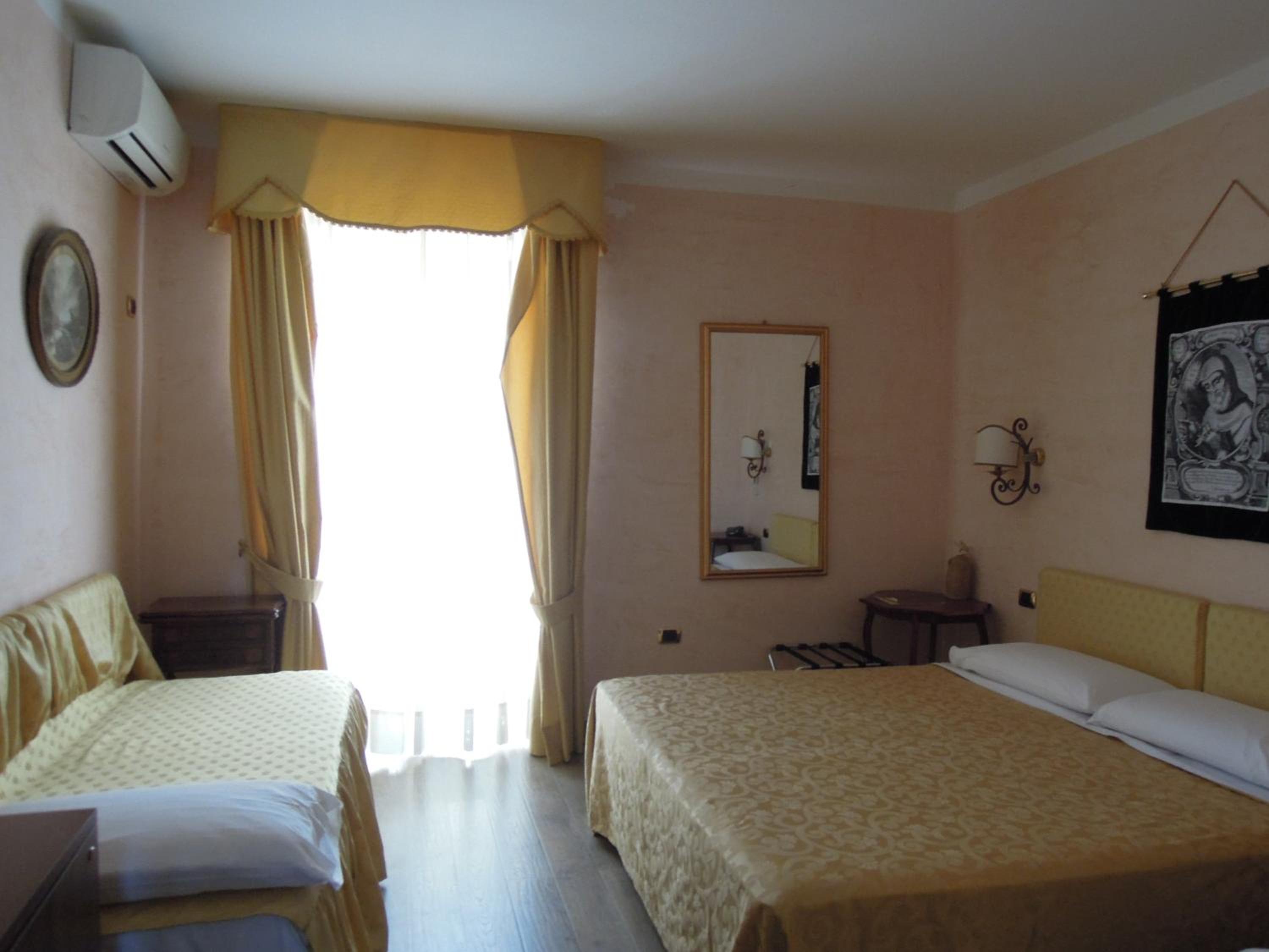 Triple Room - Photo 1