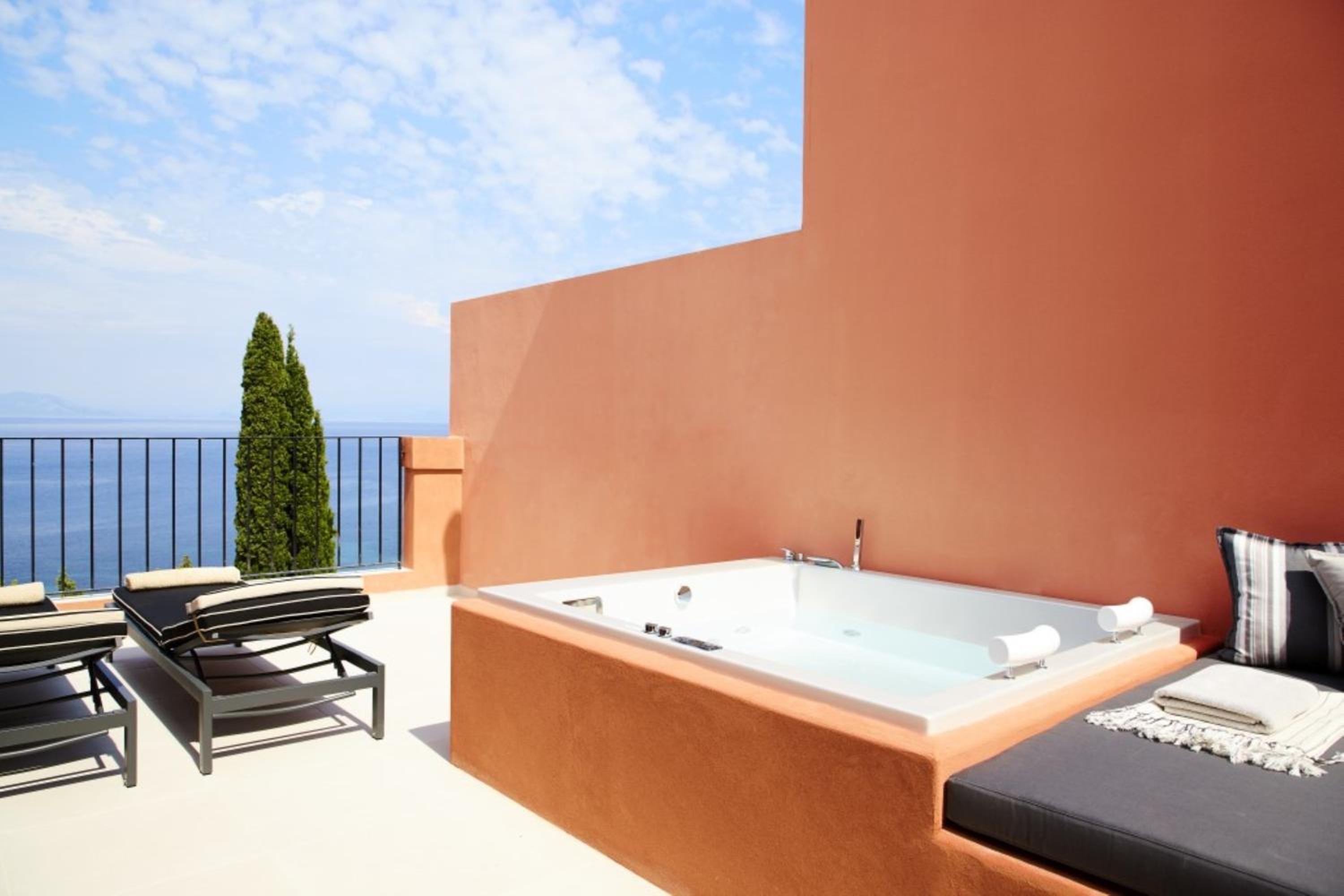 Grand Terrace Junior Suite with Whirlpool and Sea View photo 3