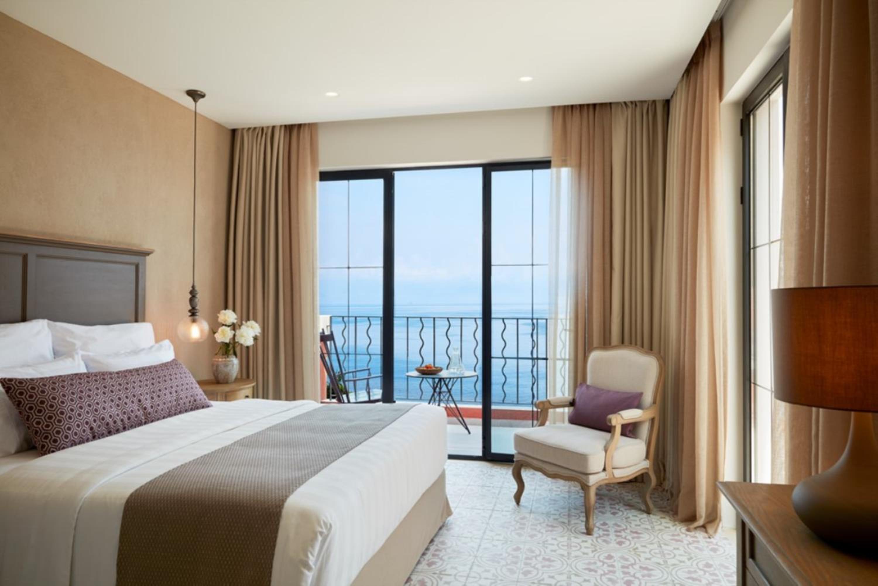 Grand Terrace Junior Suite with Whirlpool and Sea View