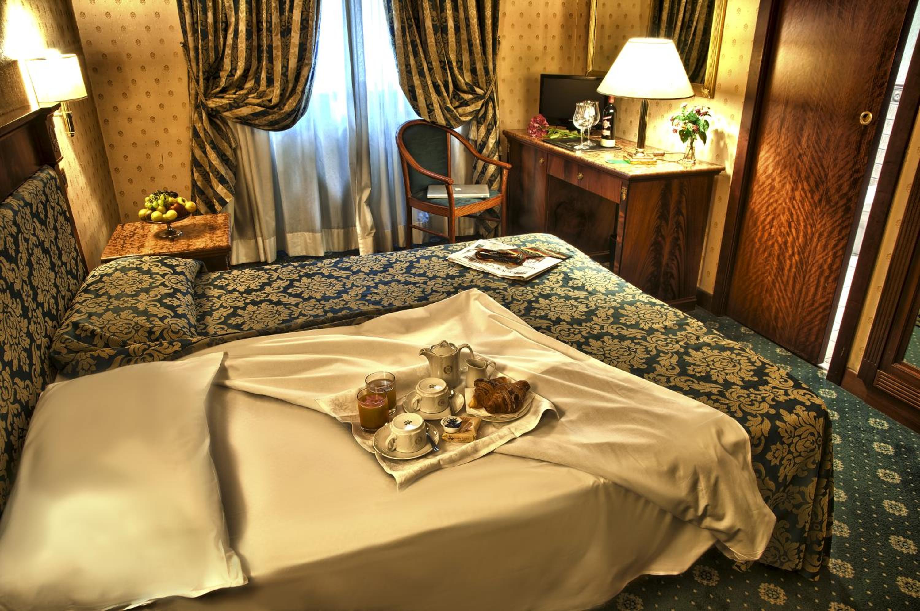 Double or Twin Room photo 3