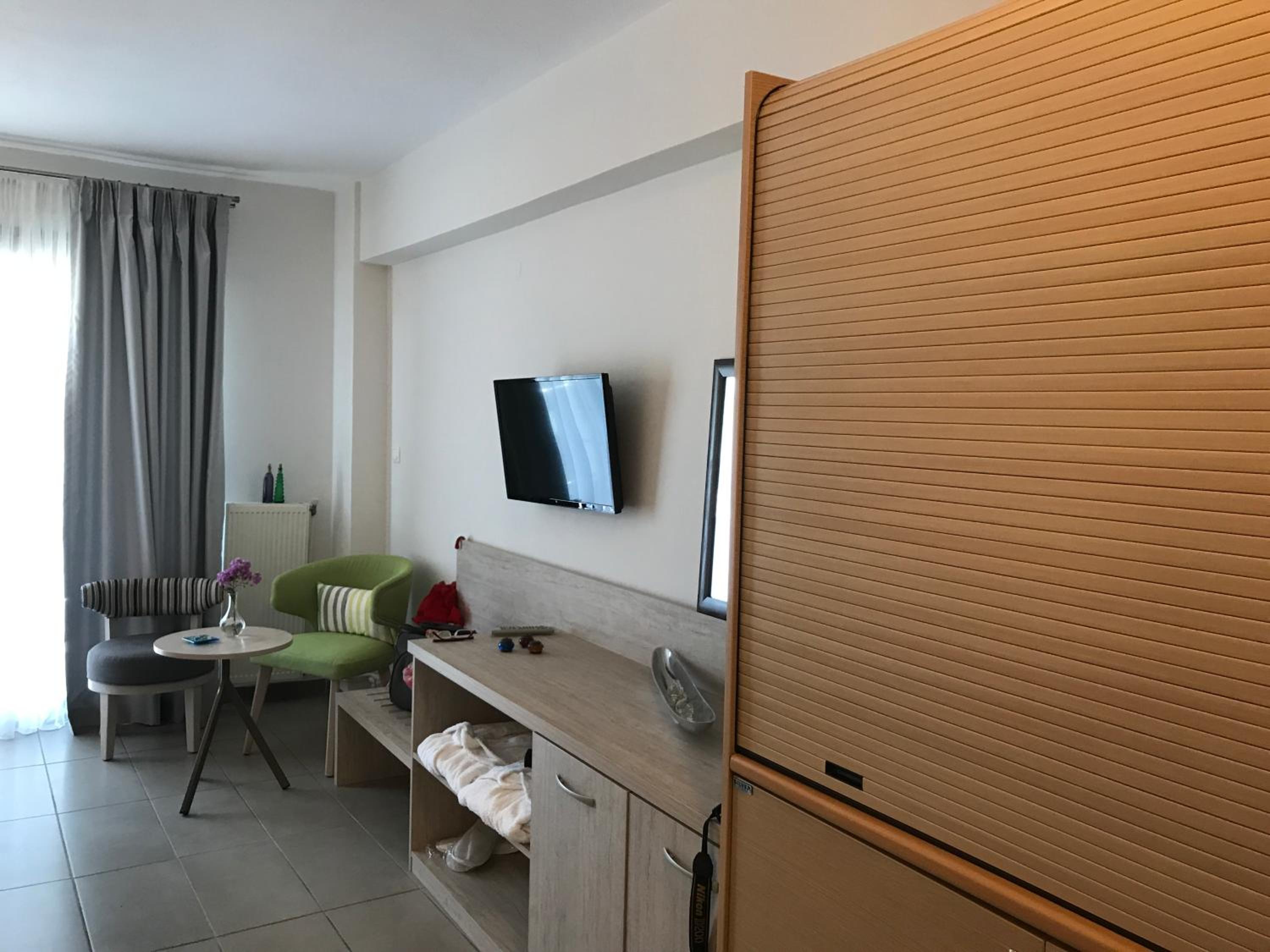 Studio Apartment - Photo 24