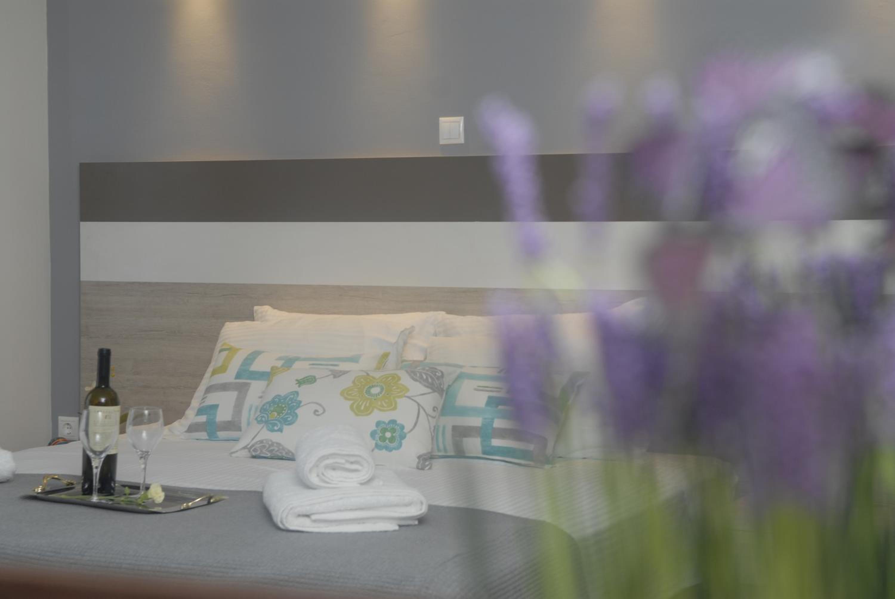 Studio Apartment - Photo 30