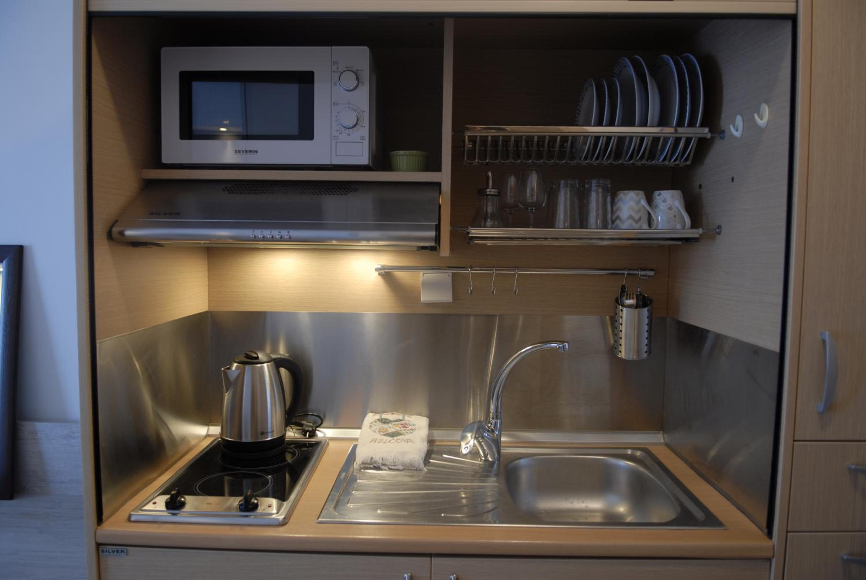 Studio Apartment - Photo 18