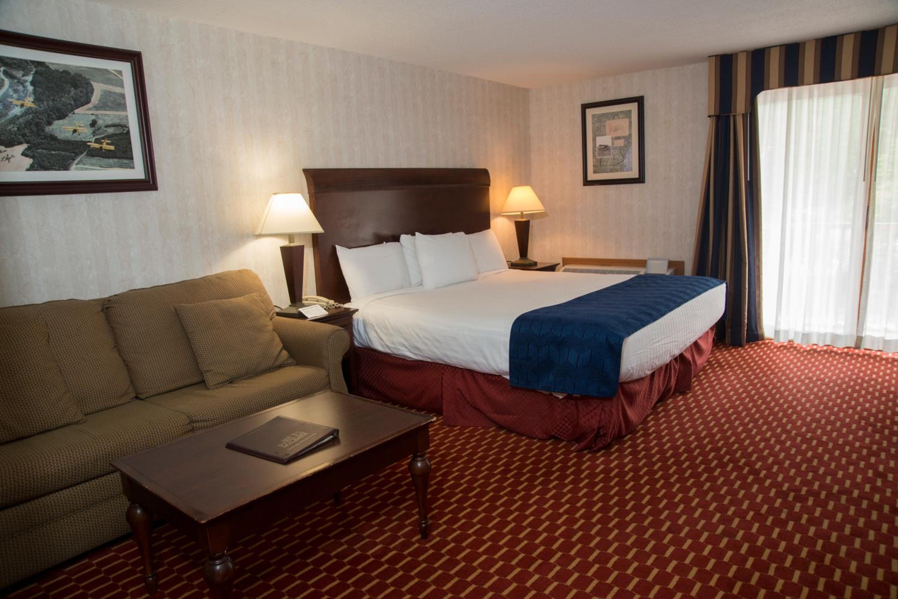 King Room - Non-Smoking - Photo 3