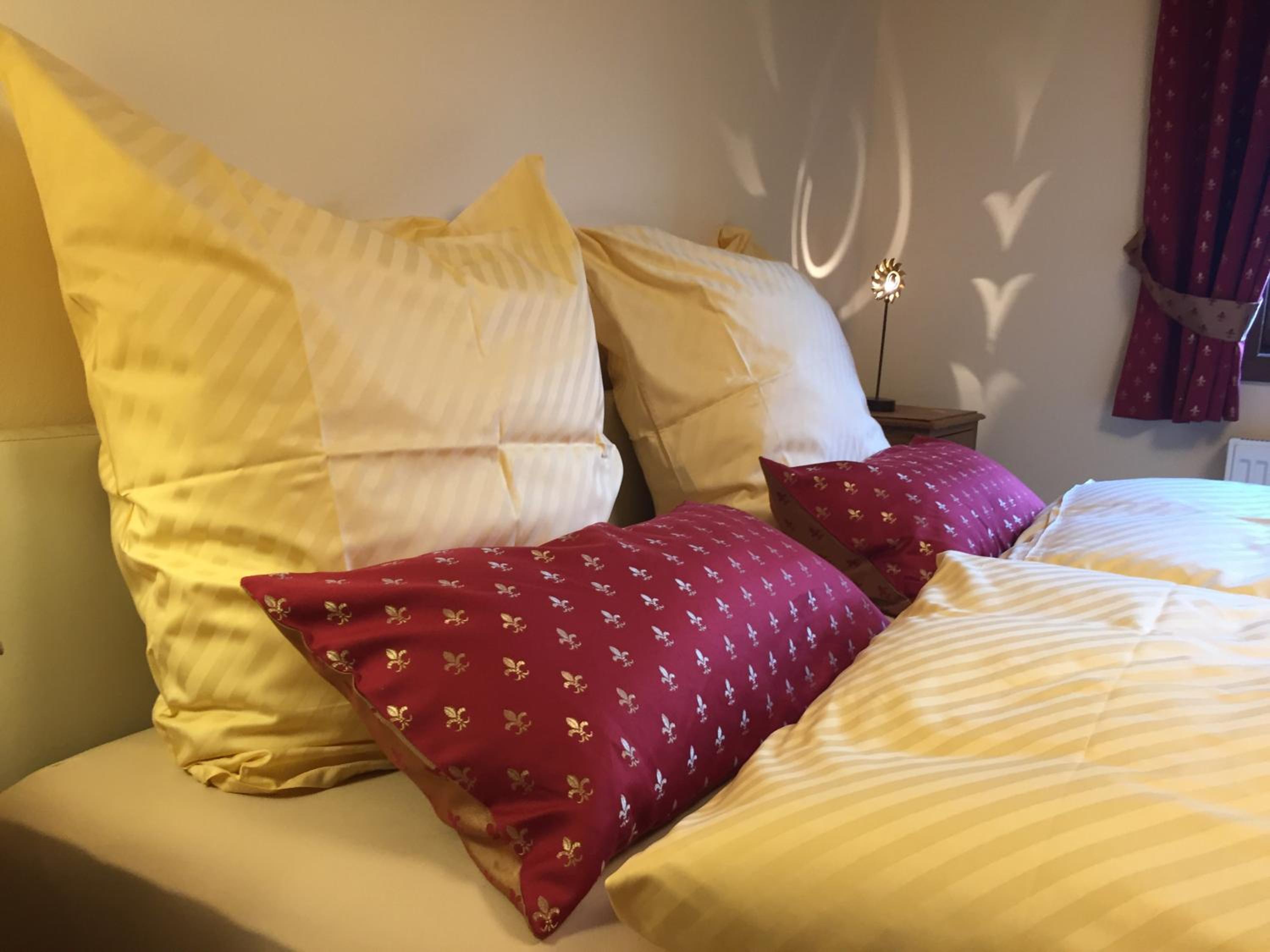 Deluxe Double Room with Shower - Photo 3