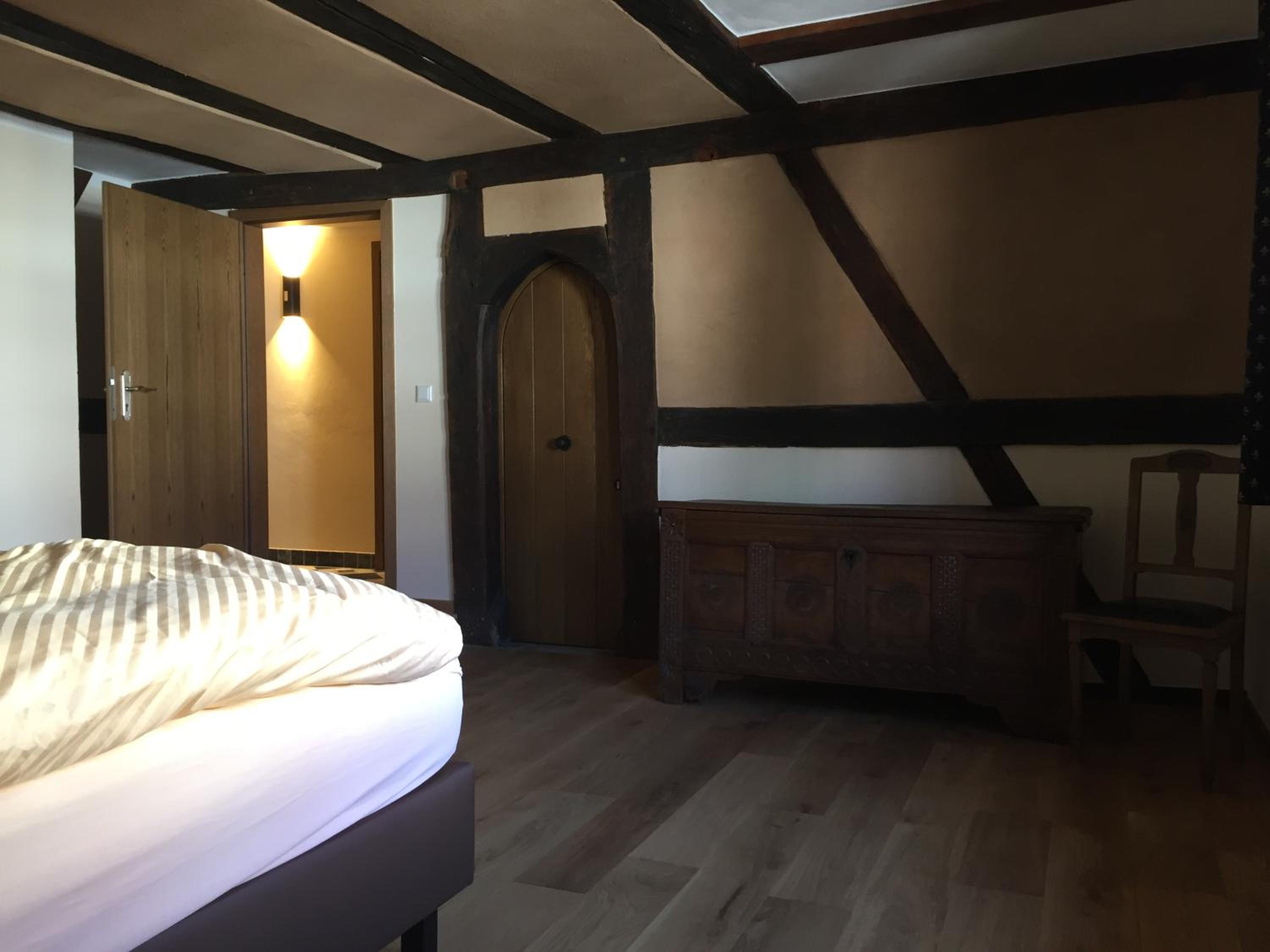 Deluxe King Room - Photo 2
