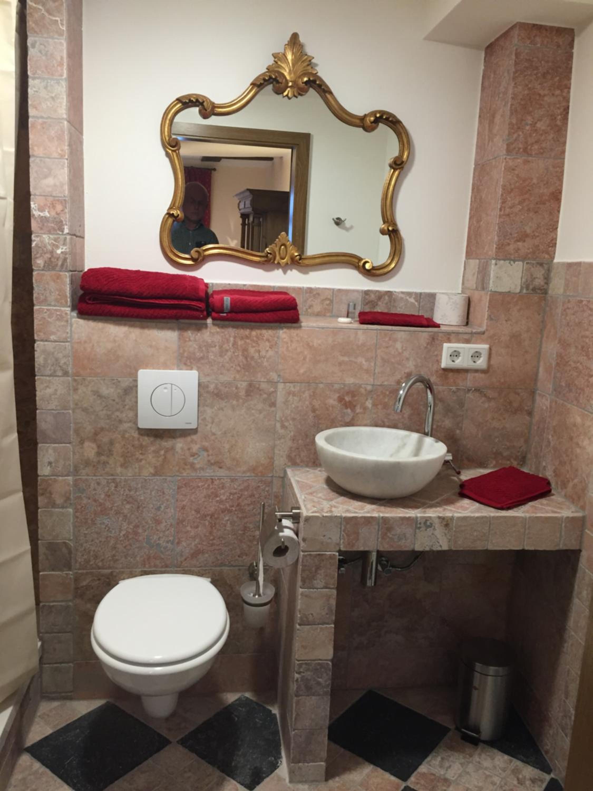 Deluxe Double Room with Shower - Photo 4