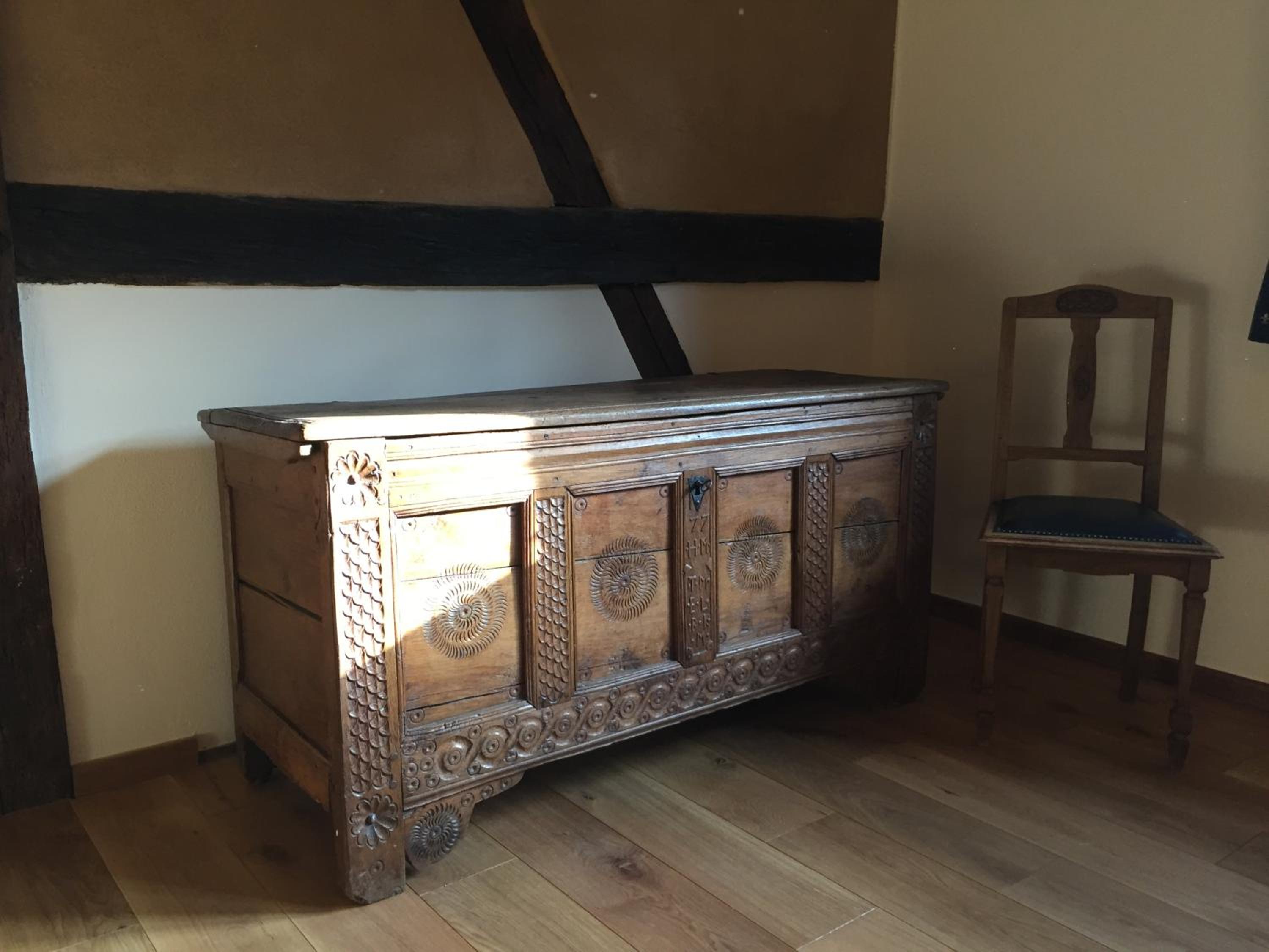 Deluxe King Room - Photo 5