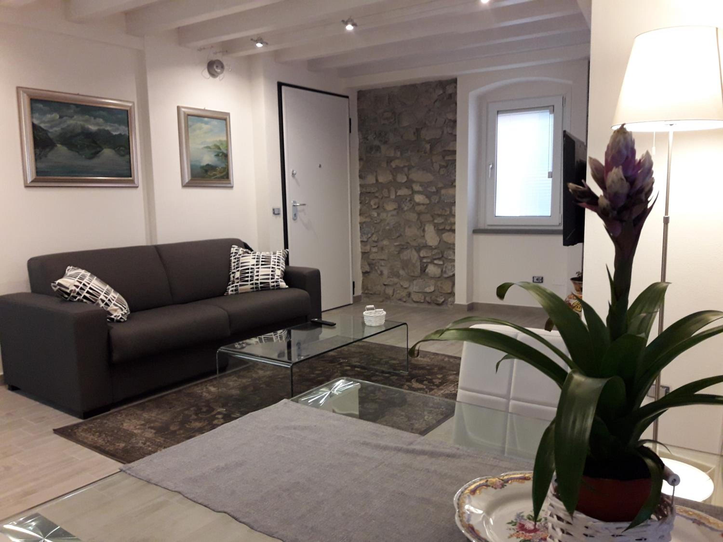 One-Bedroom House - Photo 9