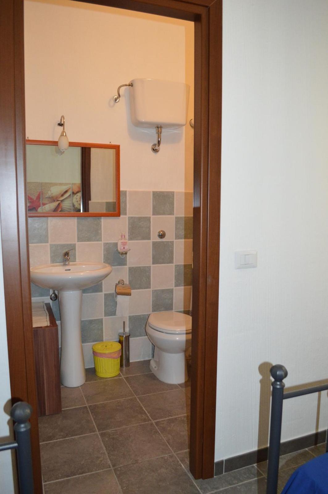 Twin Room with Private Bathroom - Photo 3