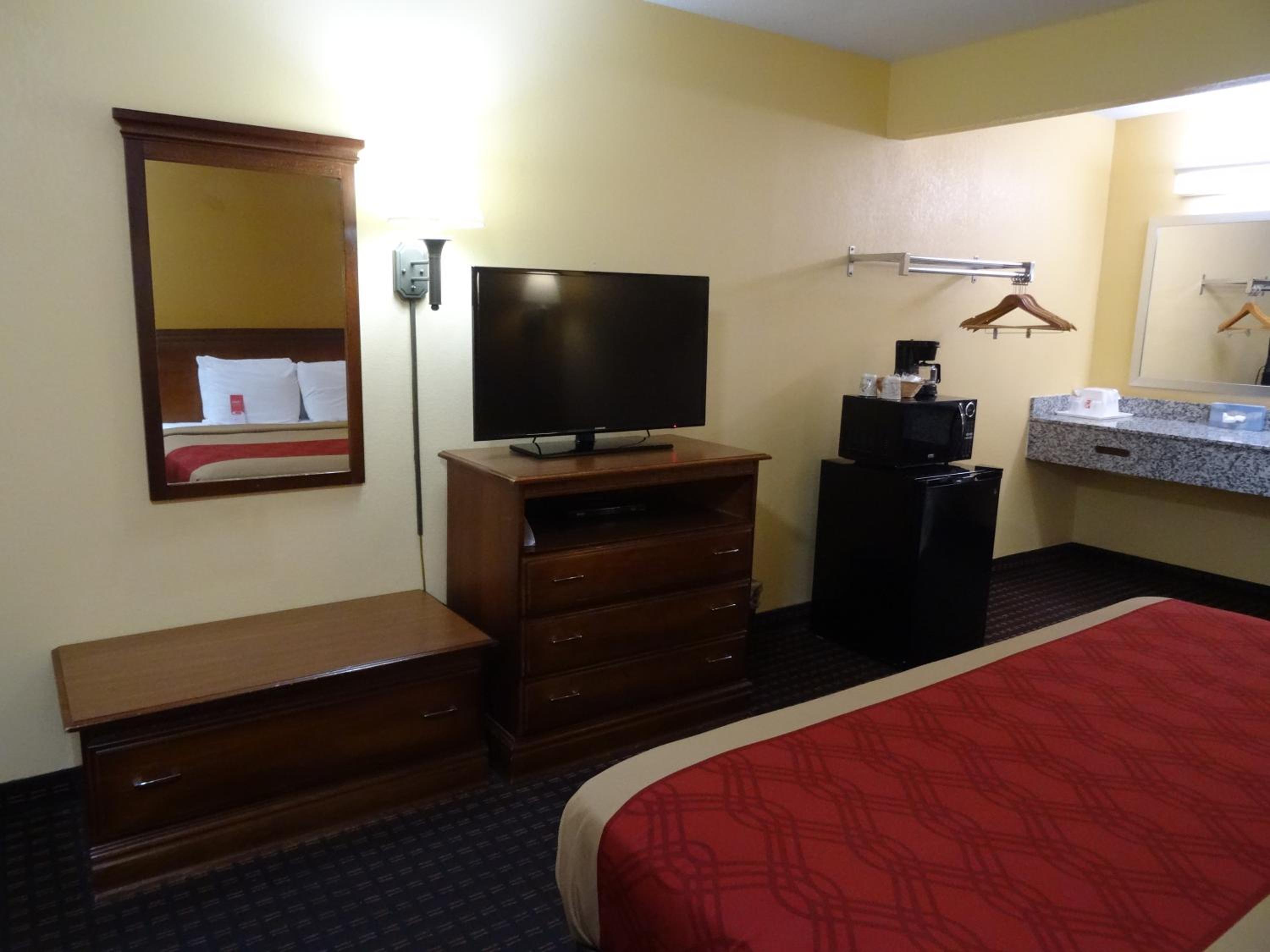 King Room - Accessible/Non-Smoking - Photo 4