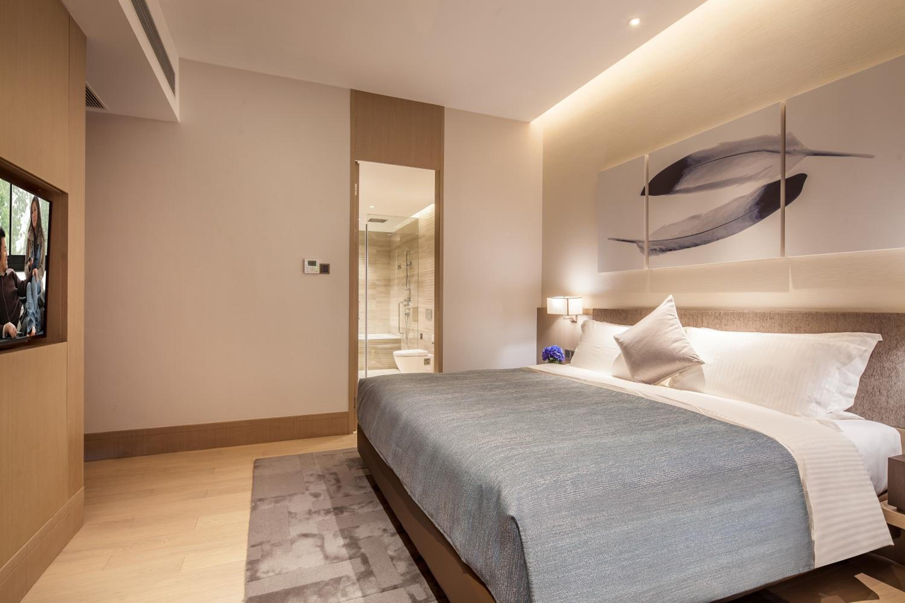 One-Bedroom Premier photo 1