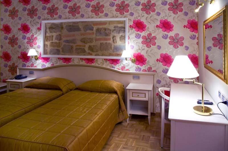 Double or Twin Room - Photo 3