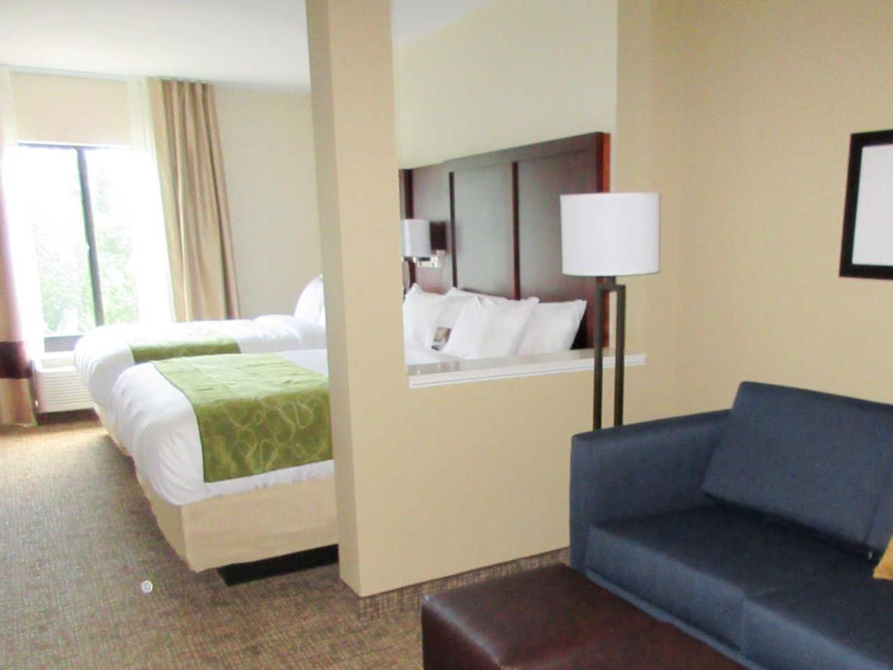 Suite with Two Queen Beds - Accessible/Non-Smoking photo 3