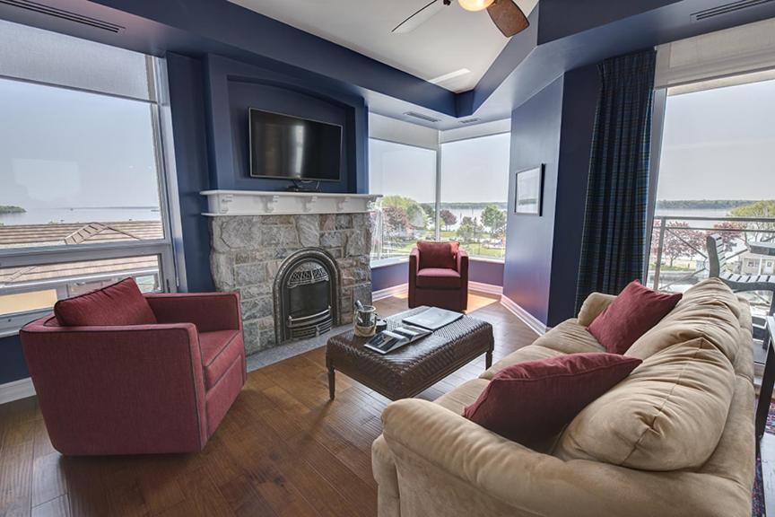 Deluxe King Suite