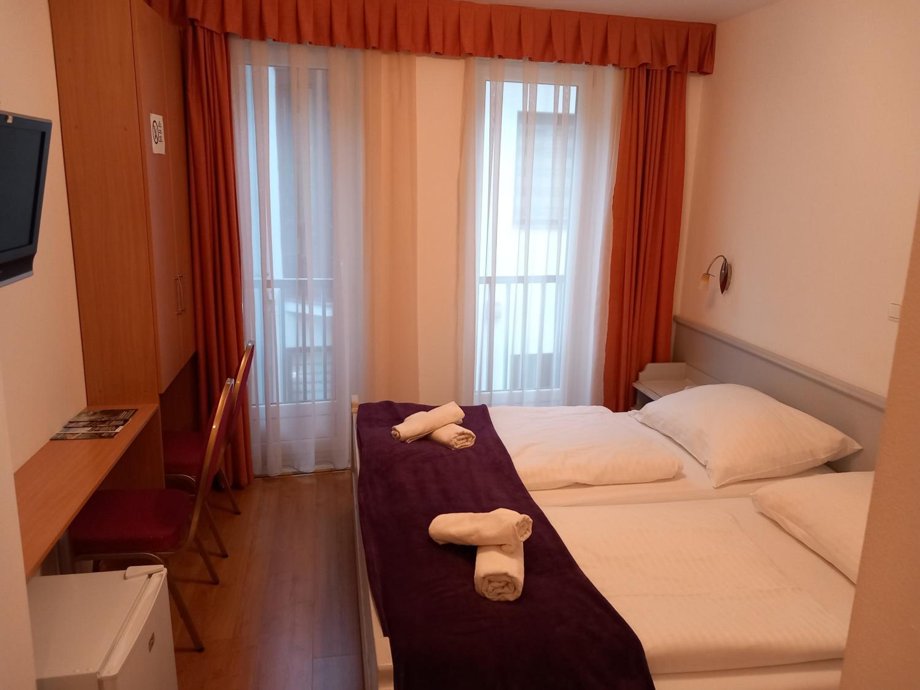 Standard Queen Room