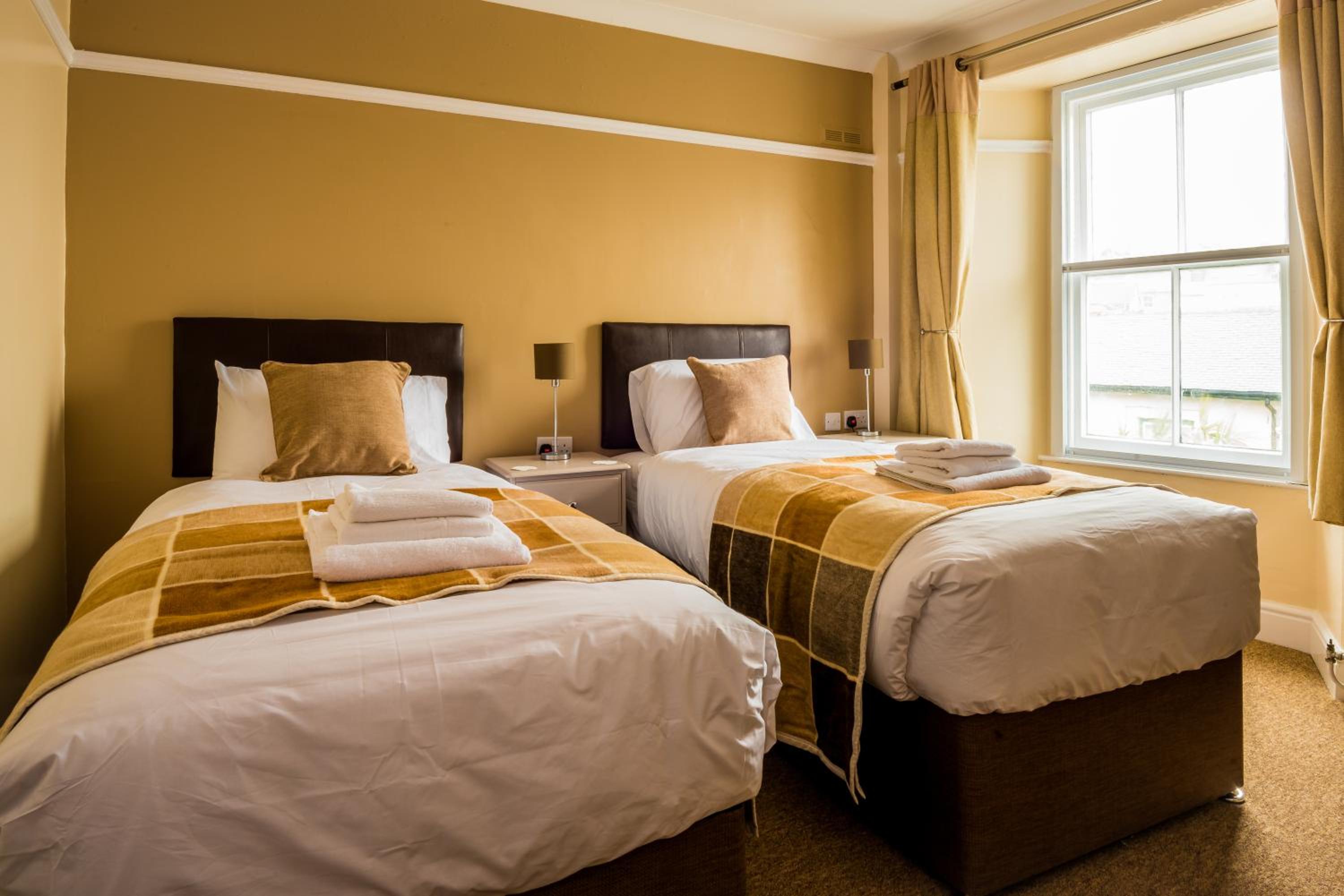 Twin Room - Photo 3