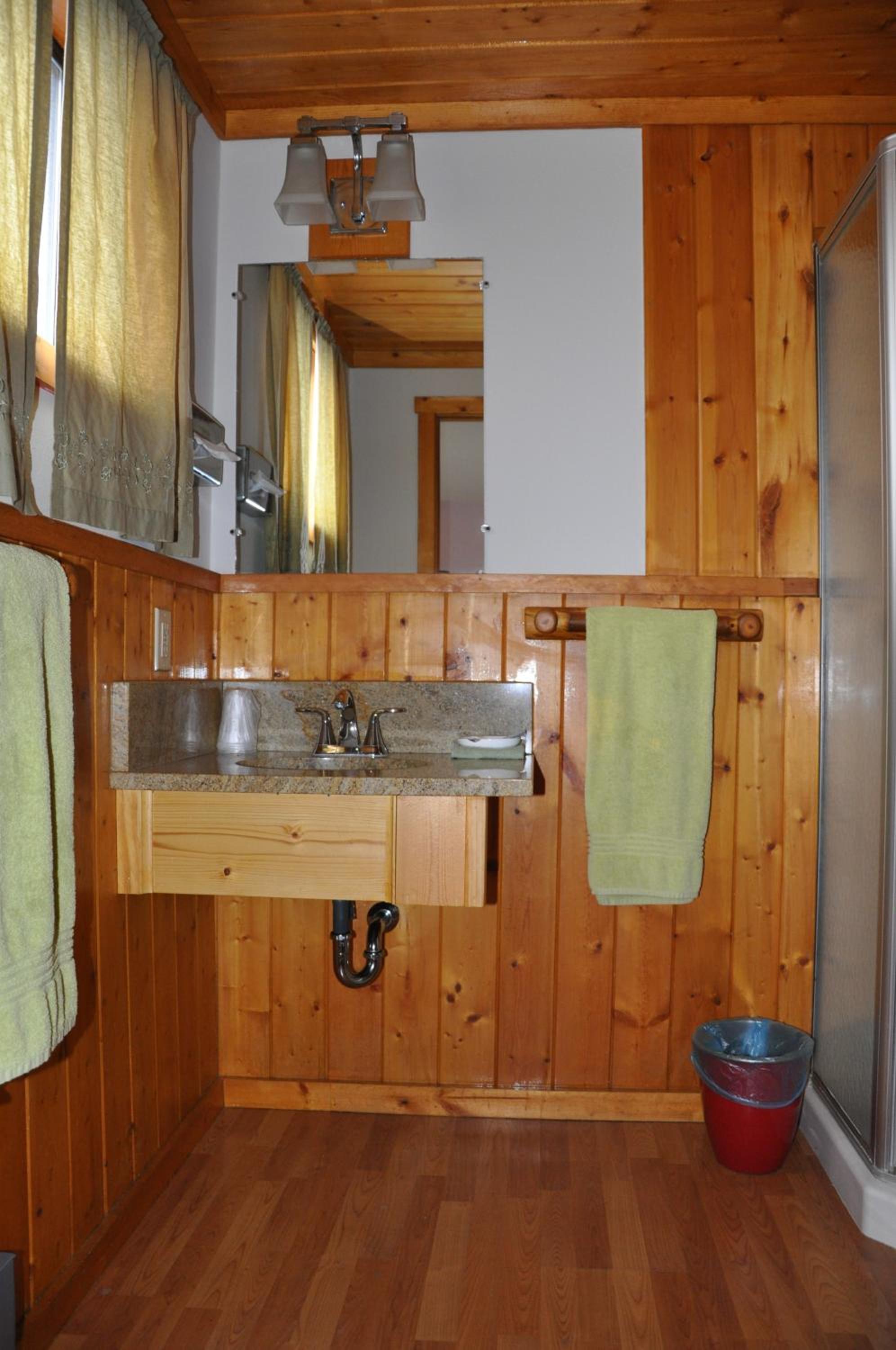 Queen Room photo 2