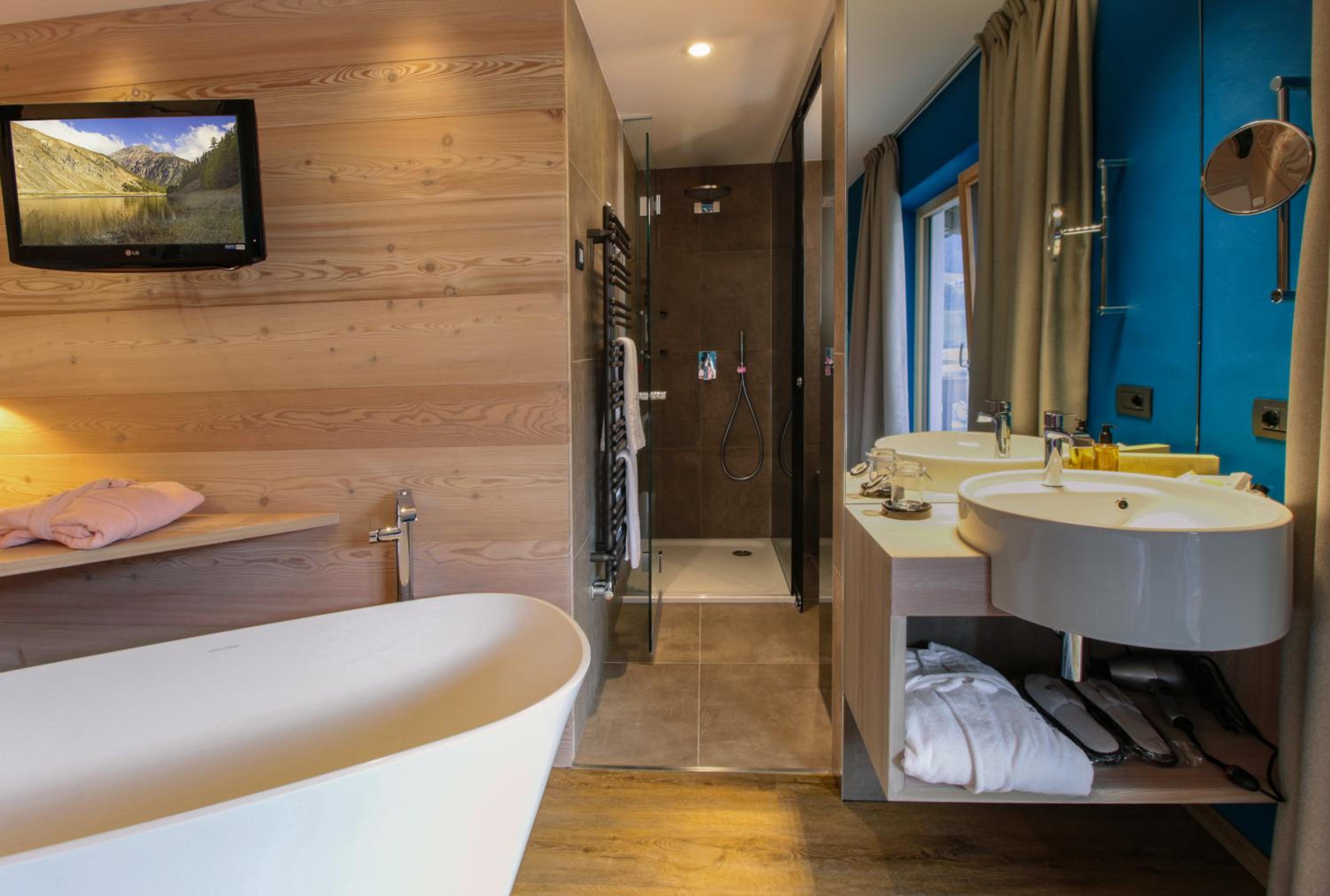 Superior Deluxe Double or Twin Room with Balcony photo 3