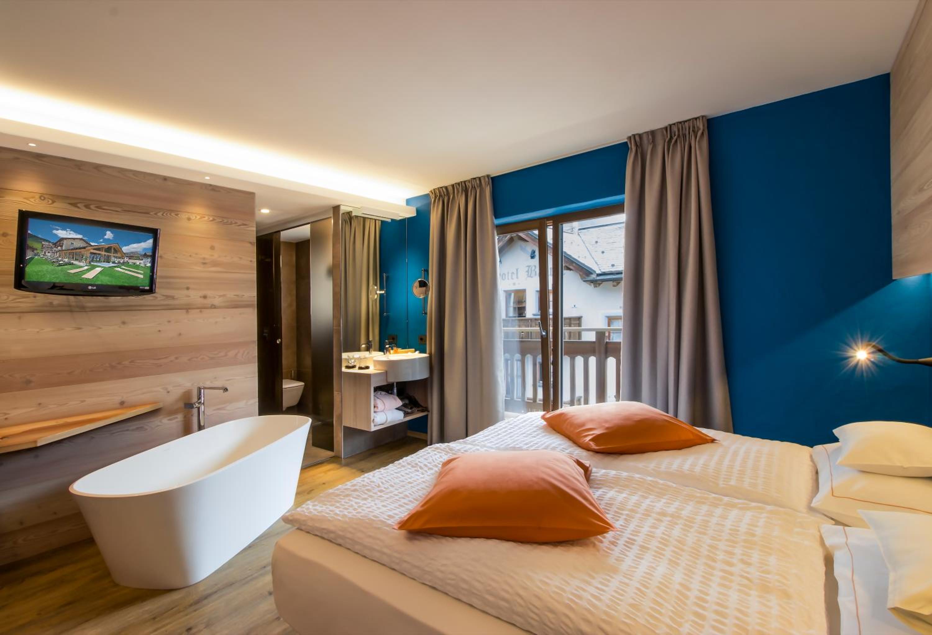 Superior Deluxe Double or Twin Room with Balcony photo 2