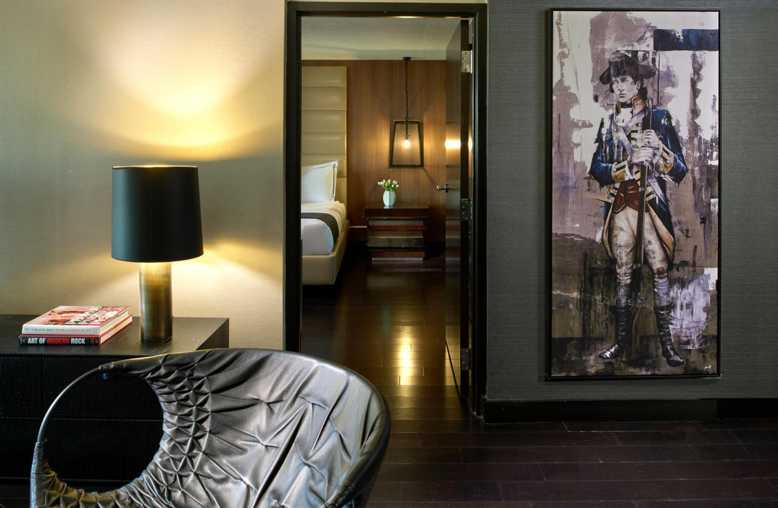 One Bedroom Skyline View Suite, King Bed photo 1