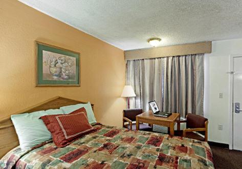 Standard King Room - Non Smoking photo 3