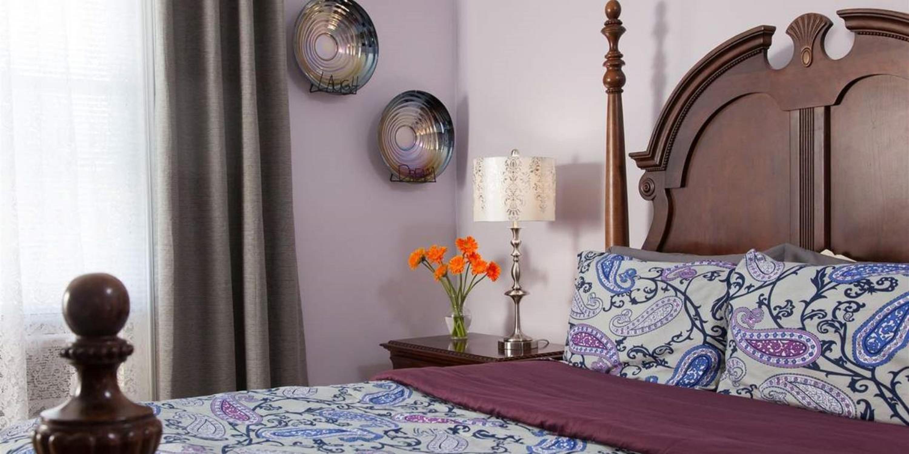 Queen Room photo 2