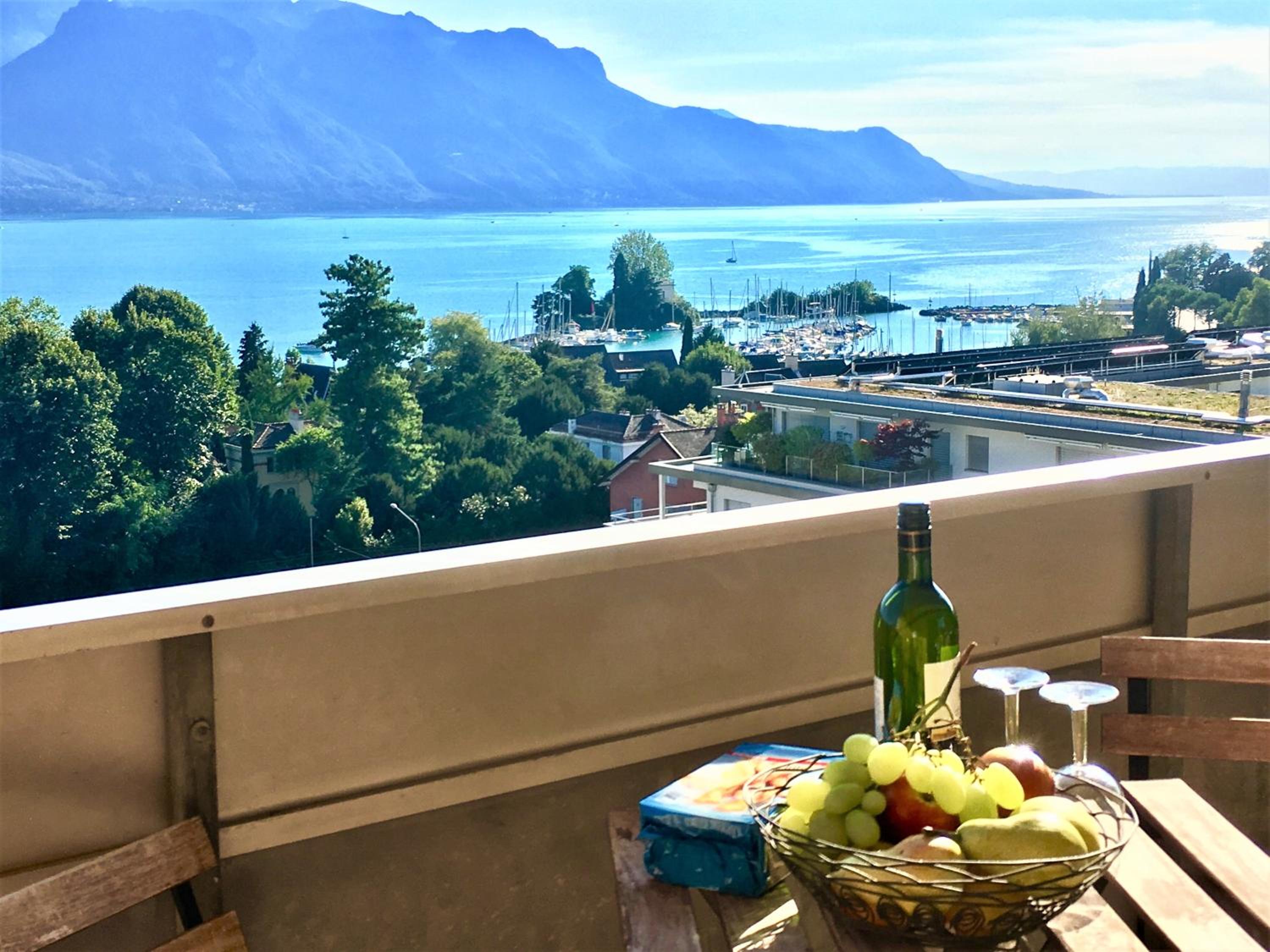 Apartment with Lake View photo 2