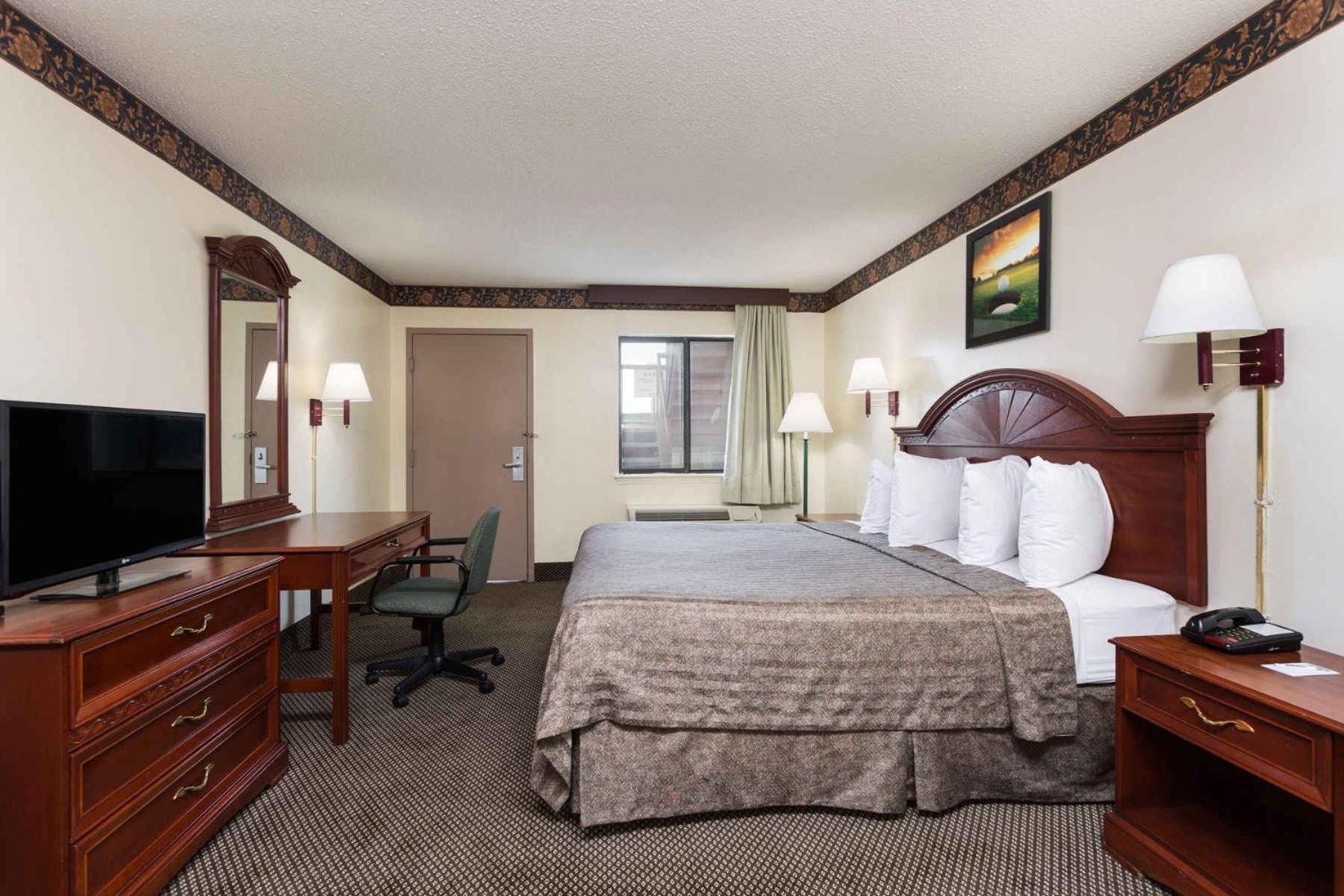 King Room - Non-Smoking photo 1
