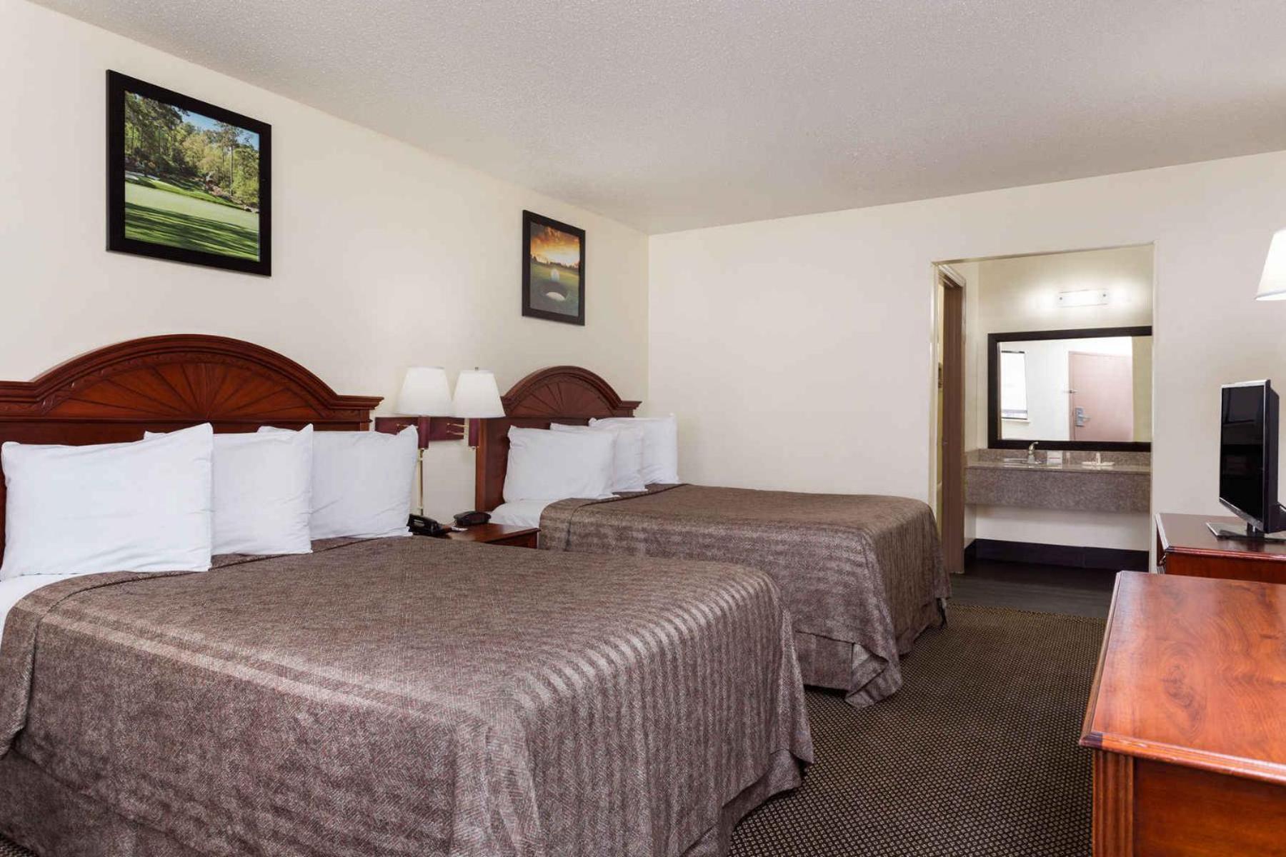 Double Room with Two Double Beds - Non-Smoking photo 3