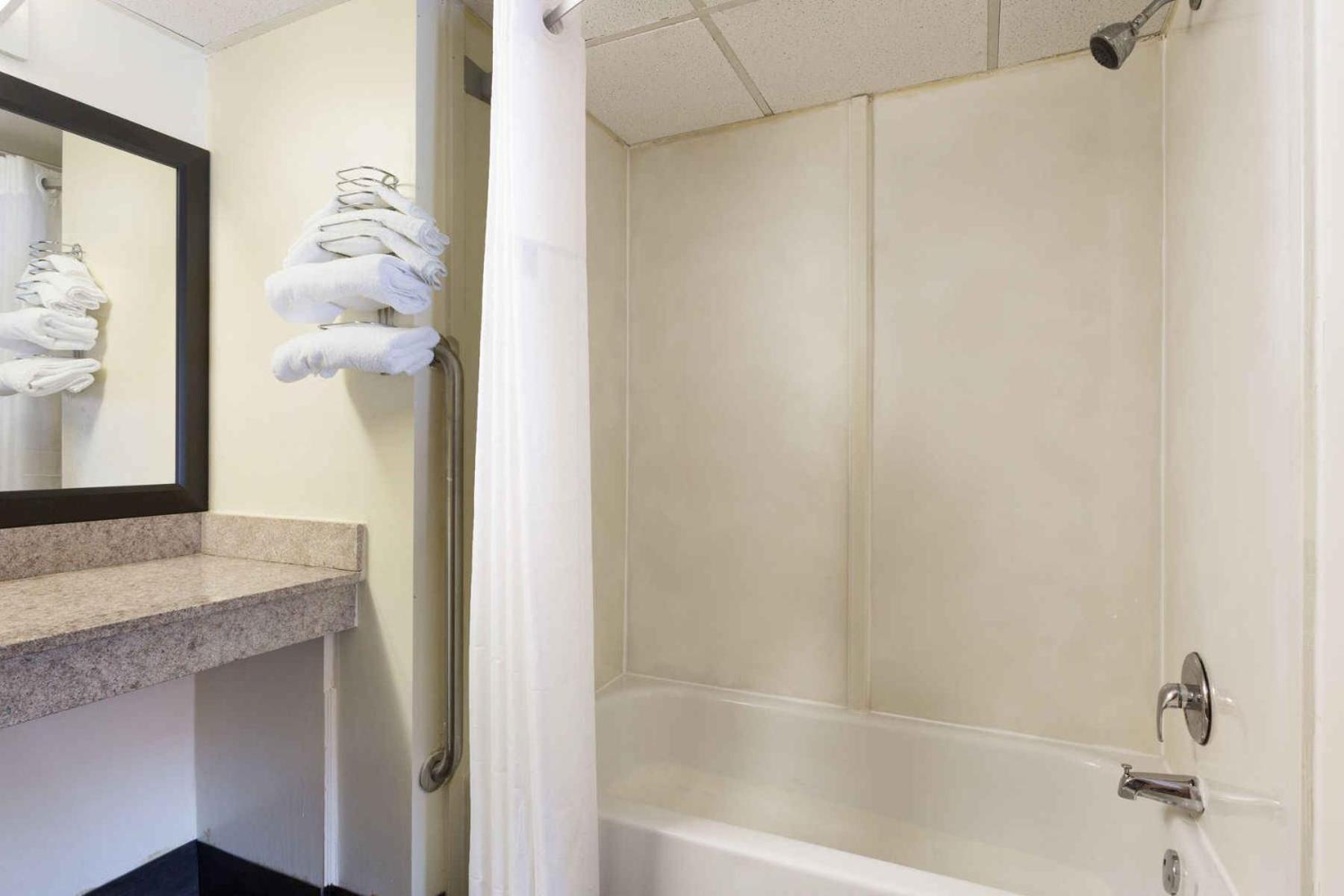 Double Room with Two Double Beds - Non-Smoking photo 2