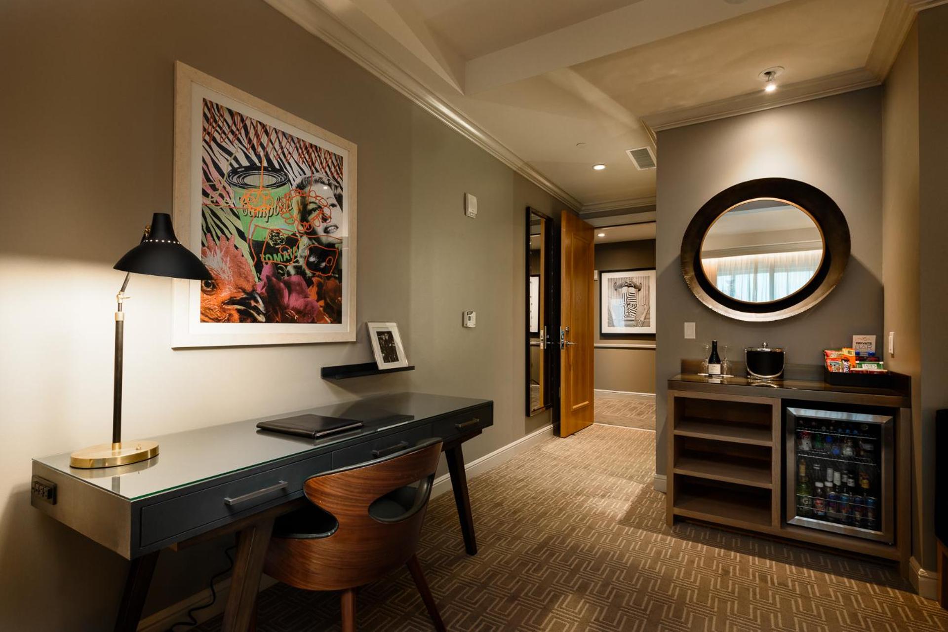 Premium Room, 1 King Bed, Accessible photo 1