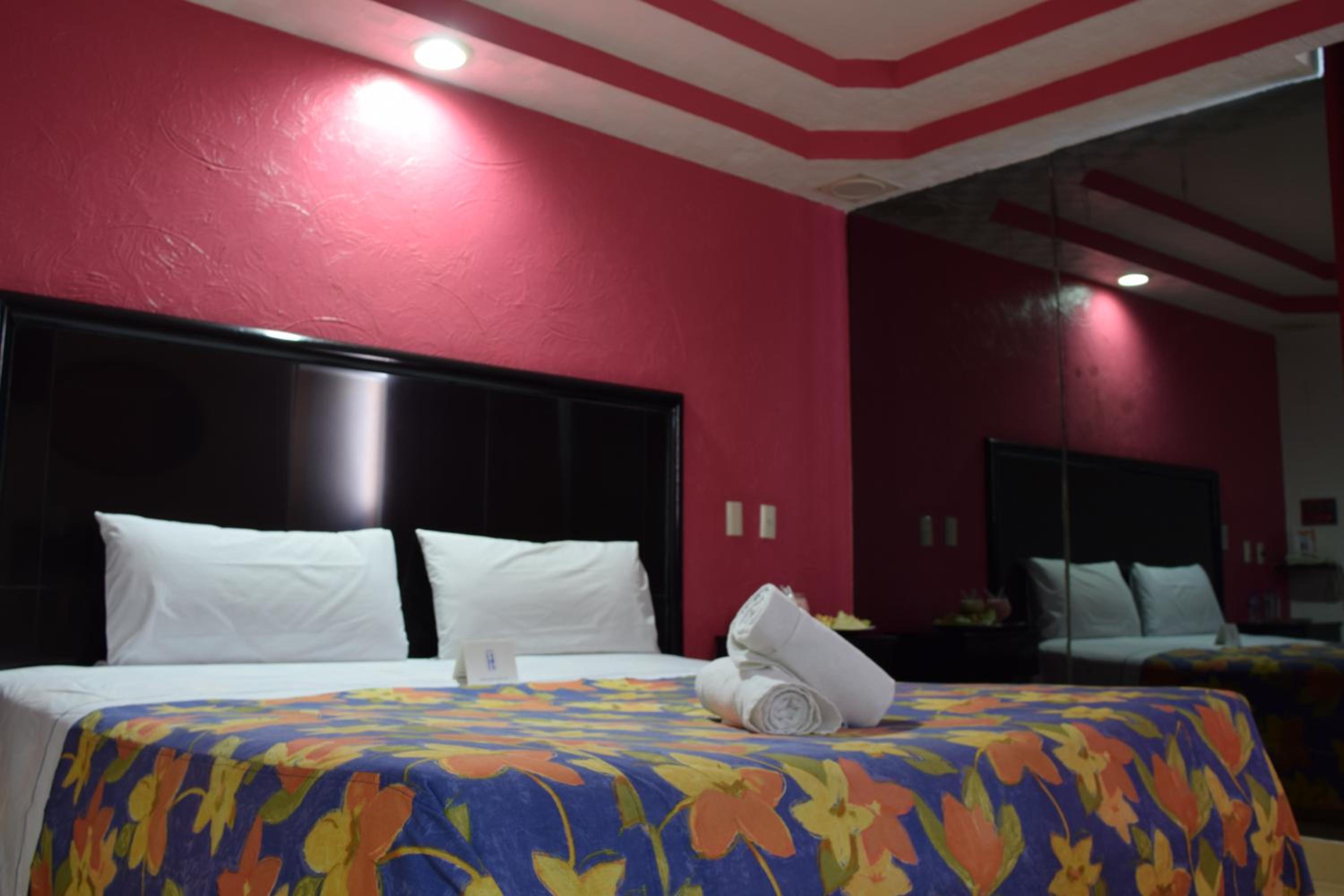 Standard King Room photo 3