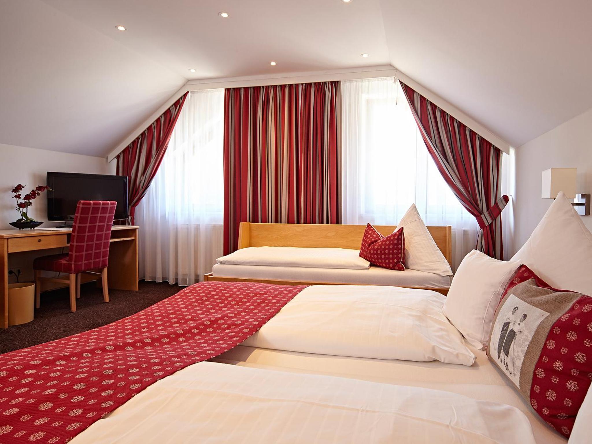 Double Room with Extra Bed - Photo 8