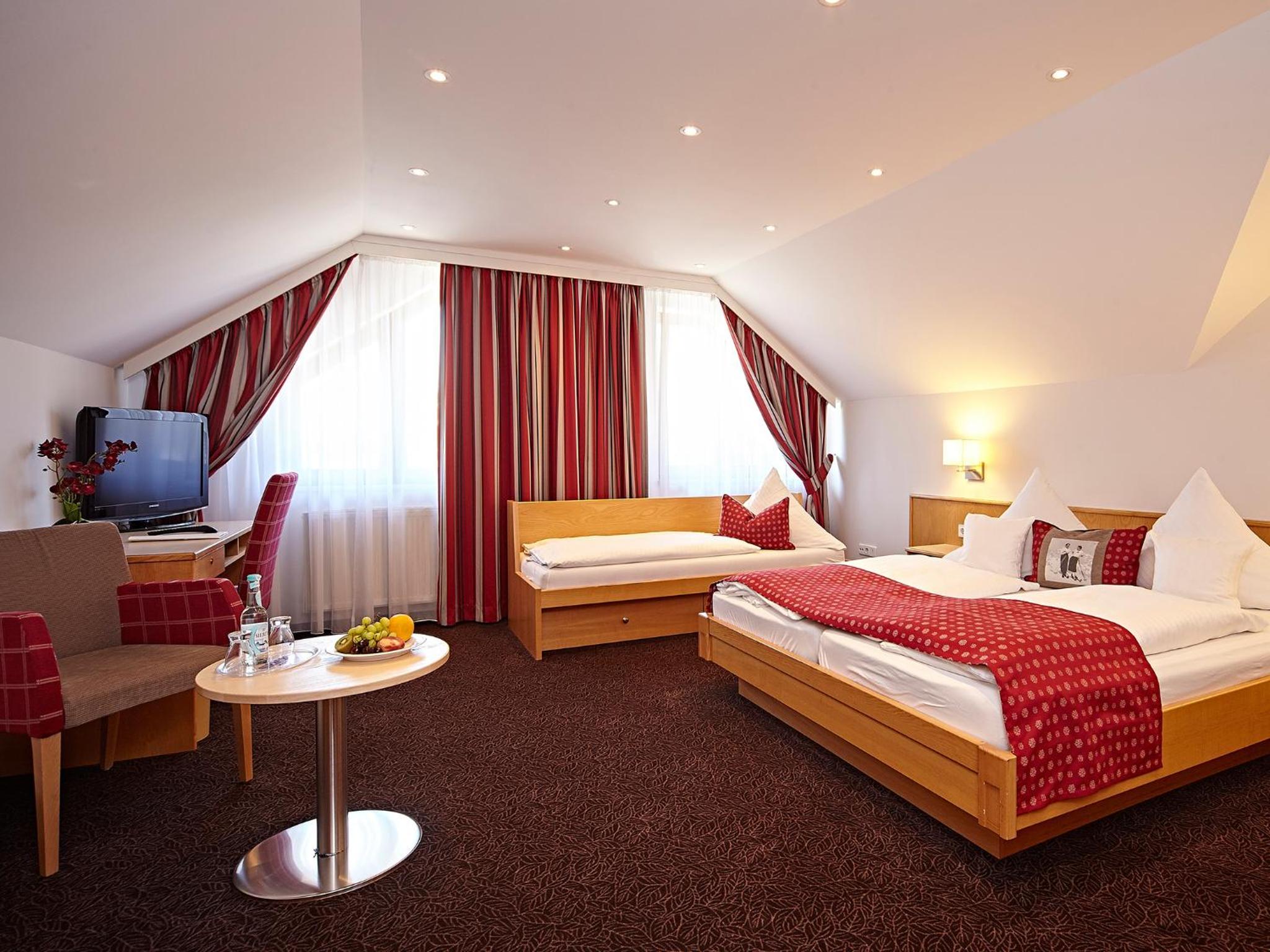 Double Room with Extra Bed - Photo 9
