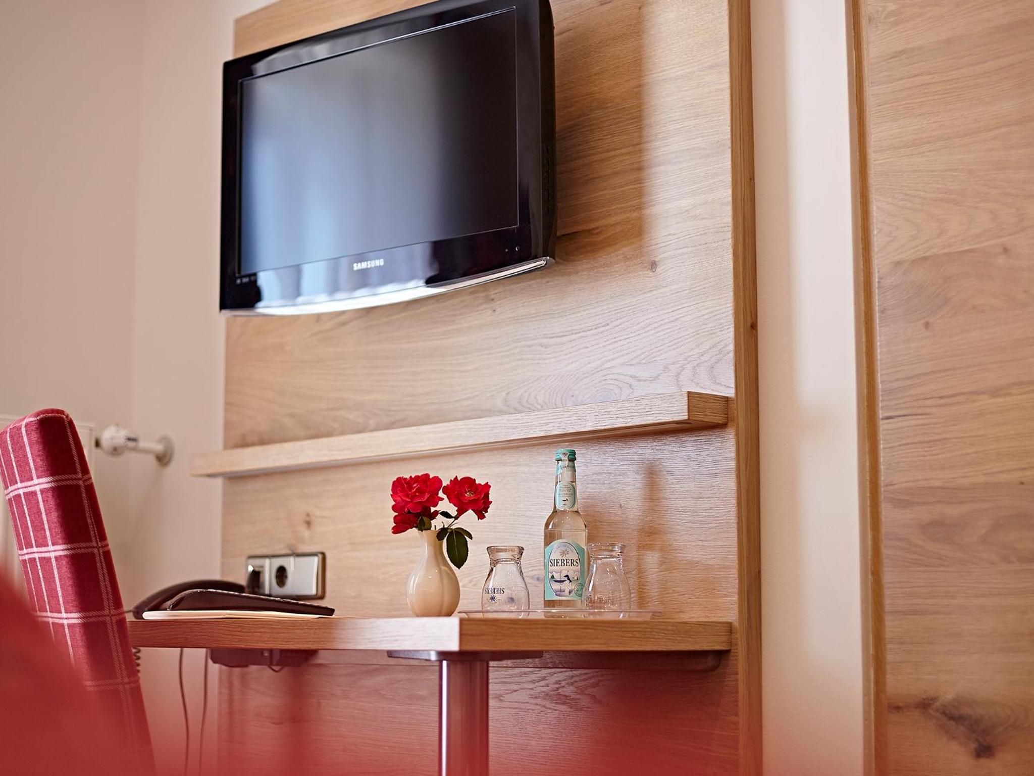 Standard Double Room - Photo 8