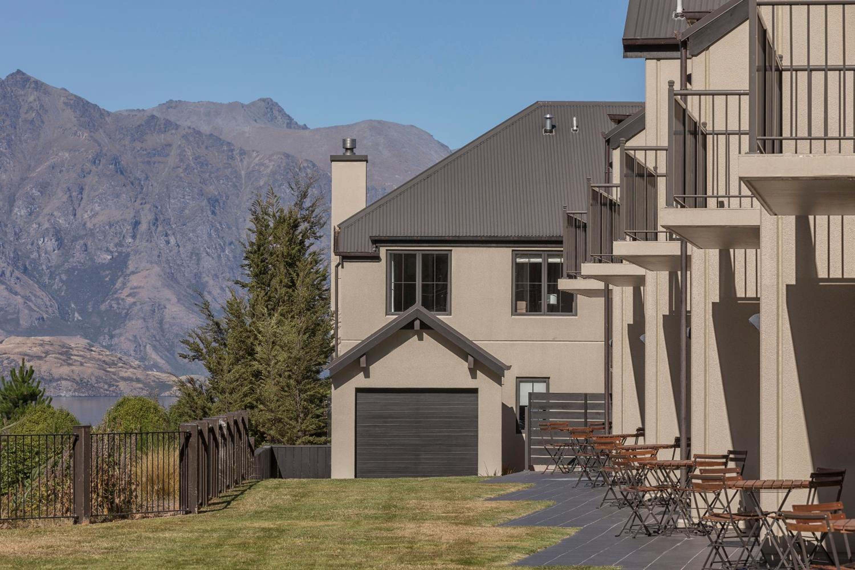 Three-Bedroom Villa with Alpine View photo 3
